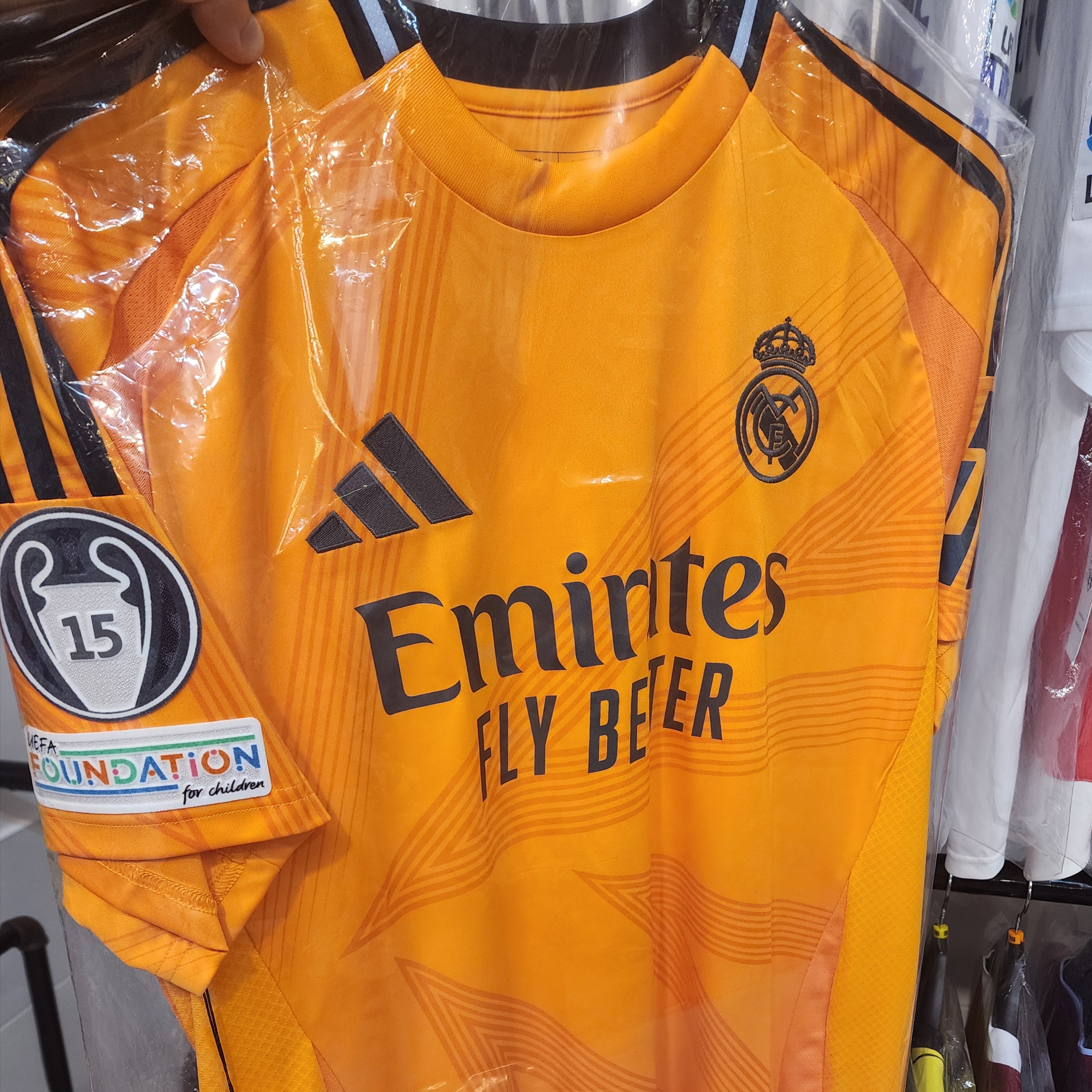 Adidas Real Madrid 2024/25 Away Jersey Crew Orange - KR Sizing (Non Marking Ver.) 착용 스타일