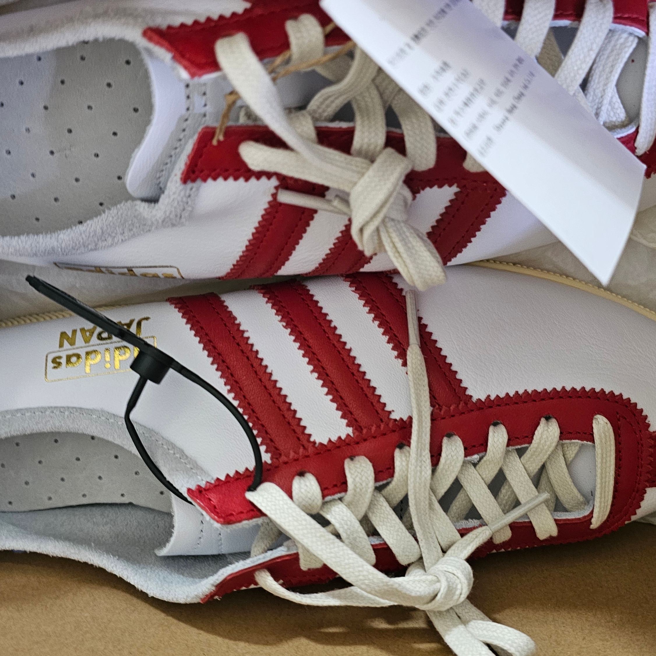 Adidas Japan Cloud White Power Red 착용 스타일