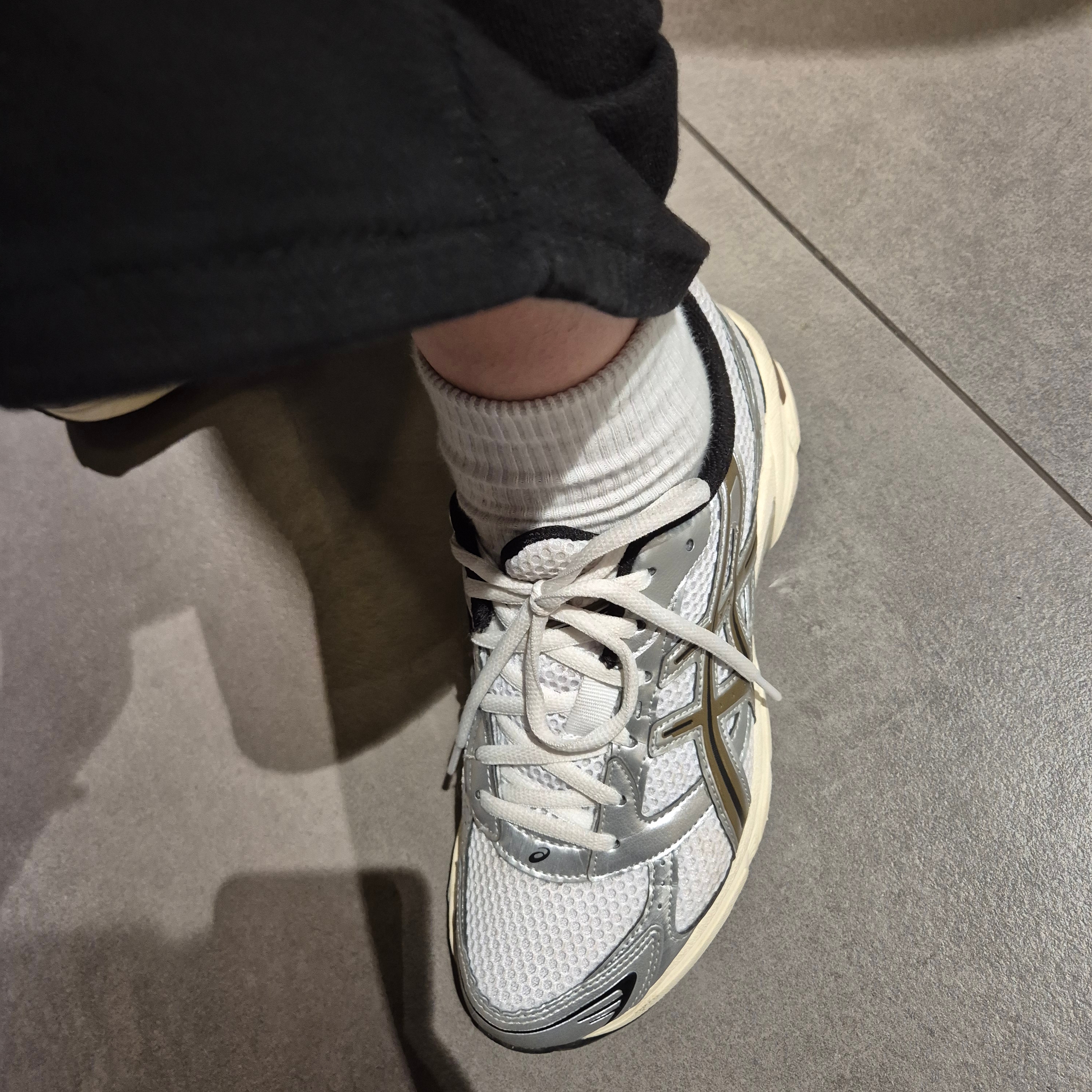 Asics Gel-1130 White Clay Canyon 착용 스타일