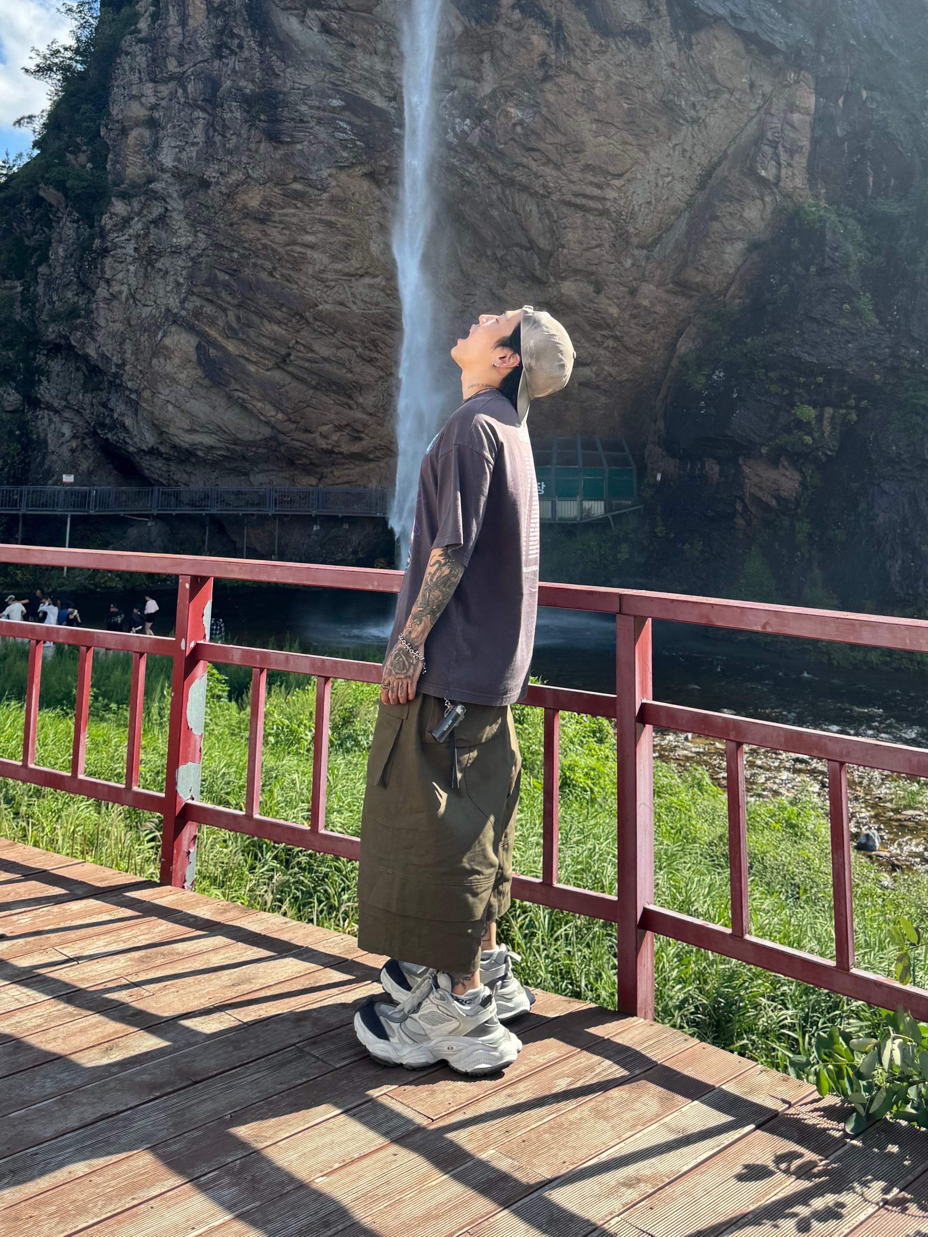 Wapworks Engineered Oxford Bermuda Khaki 착용 스타일 - 2