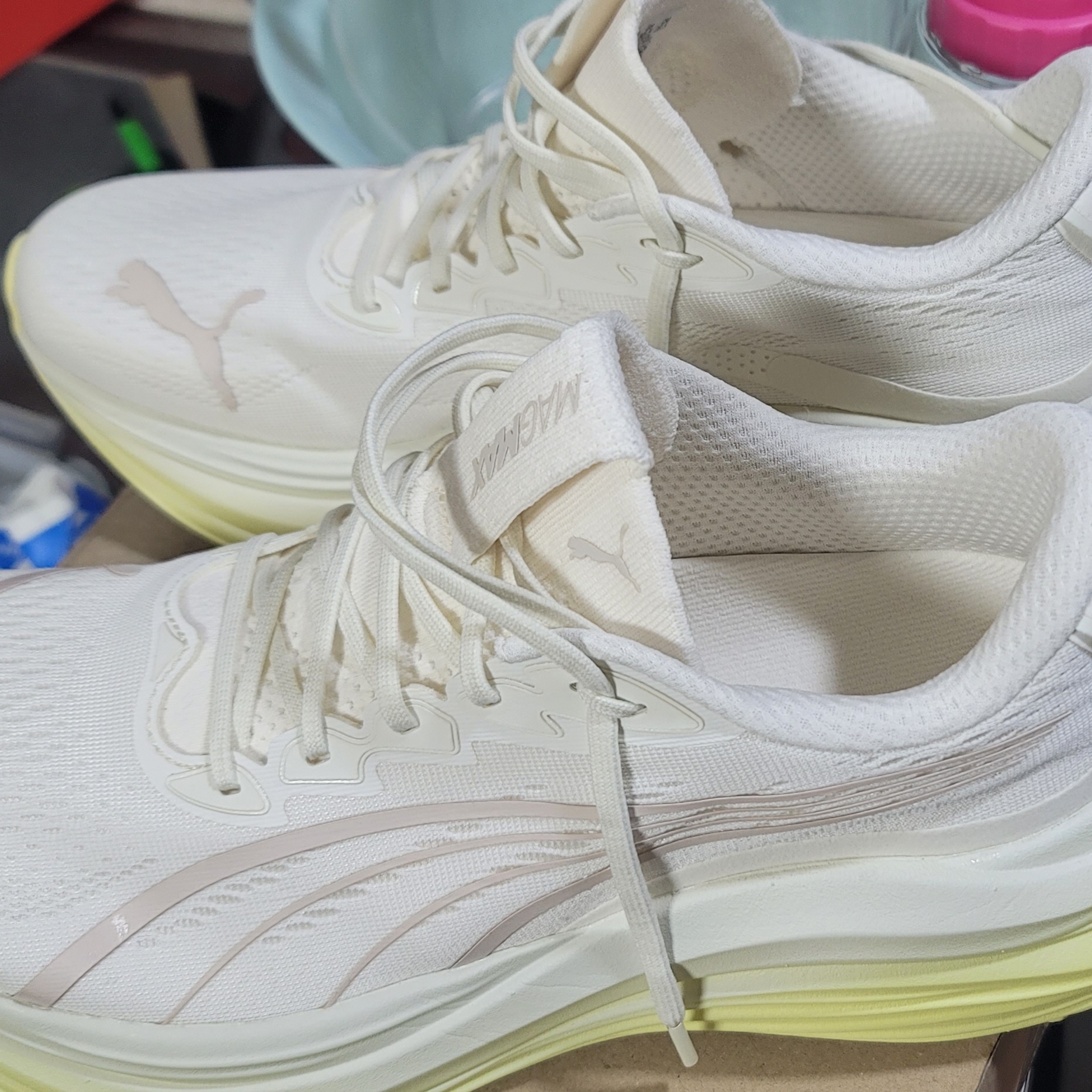 Puma Magmax Nitro Warm White Gold Moon 착용 스타일