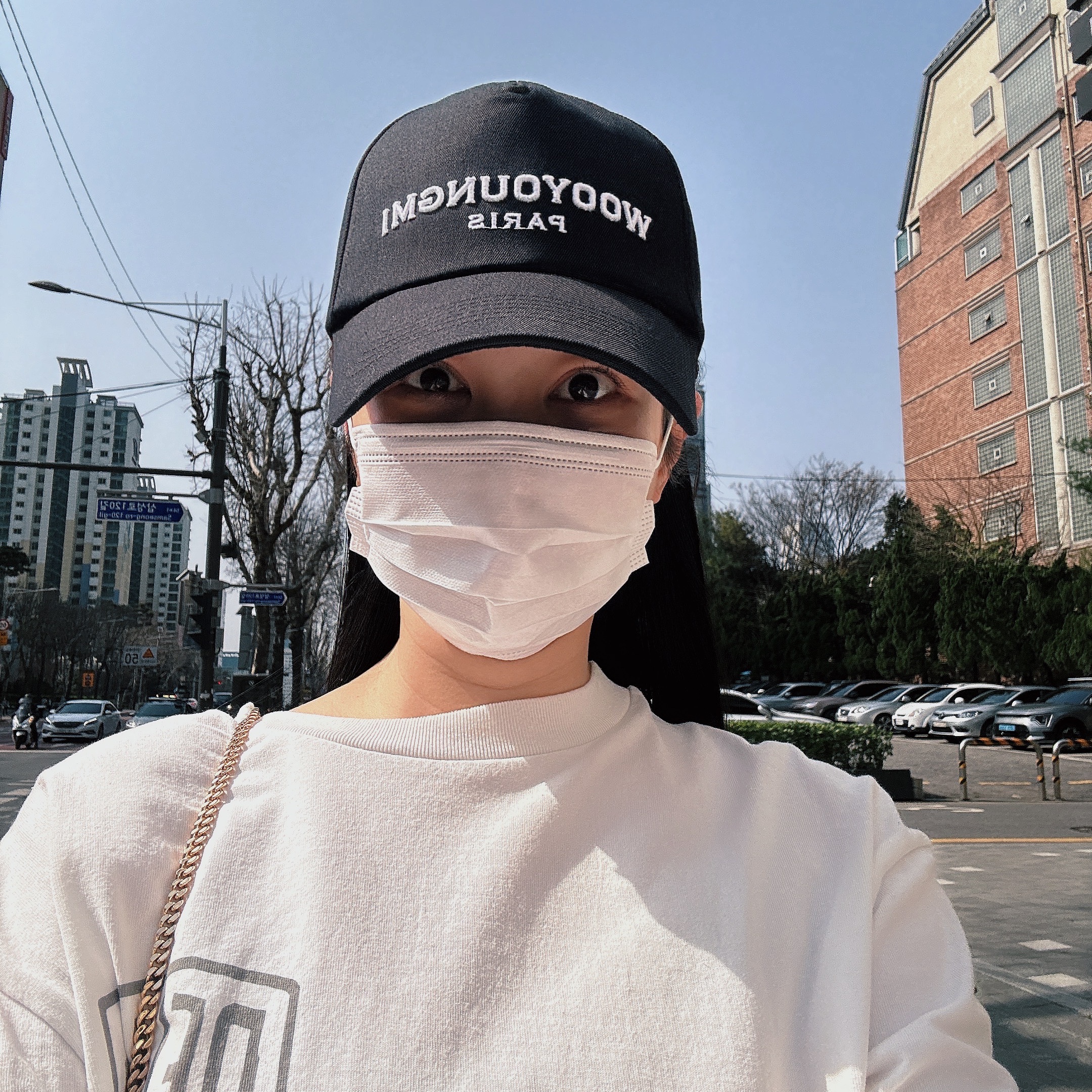 Wooyoungmi Embroidered Ball Cap Black 착용 스타일