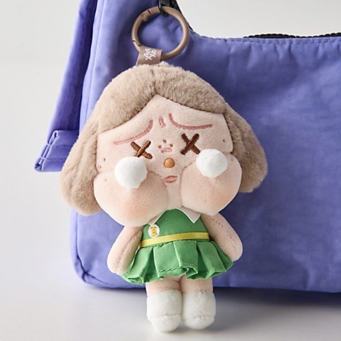 Pop Mart Crybaby Sunset Concert Series Plush Pendant Dim Green (Opened Case) 착용 스타일