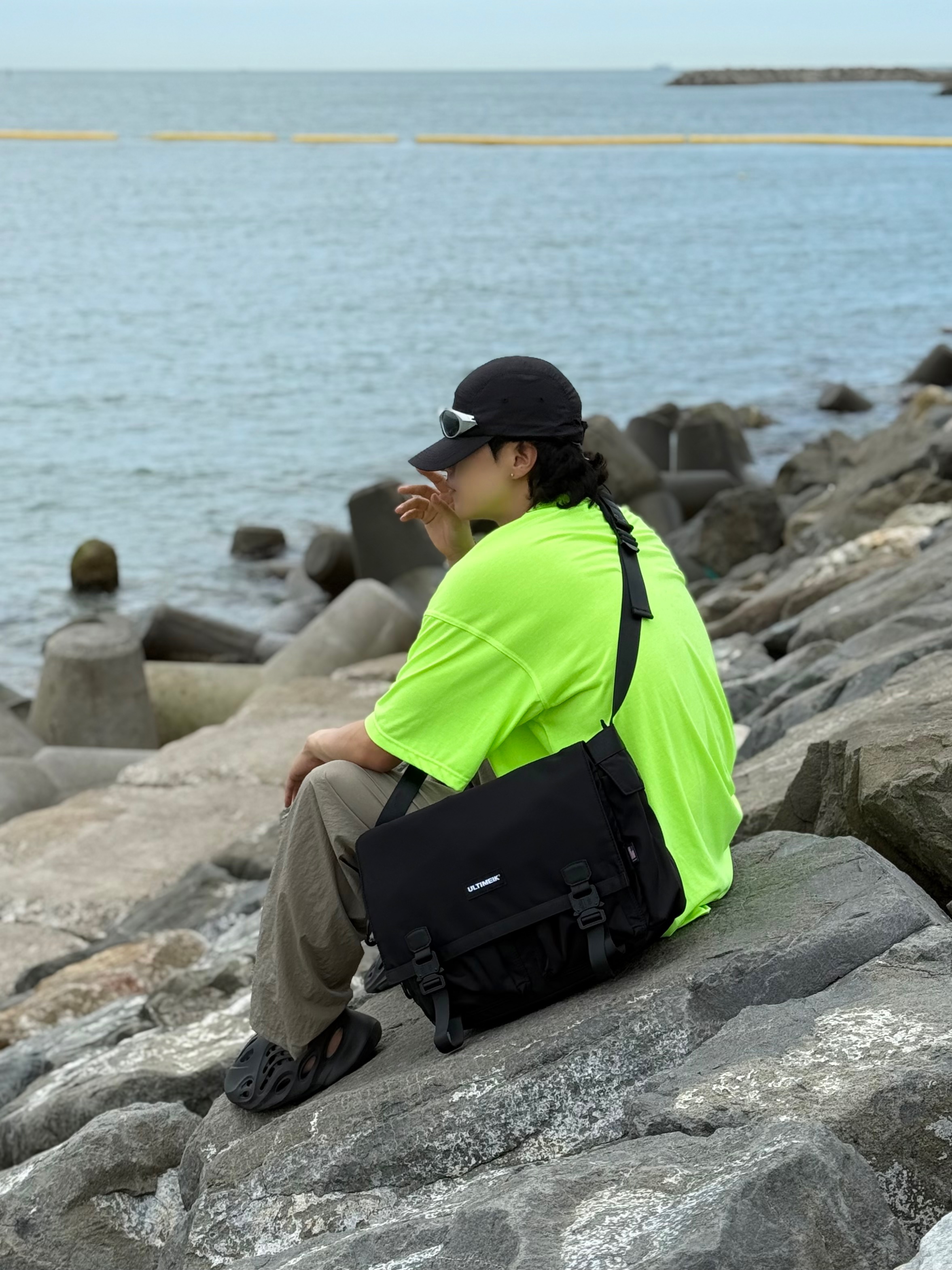 Oakley Eye Jacket Redux Silver Frame Prizm Black Polarized Lenses High Bridge Fit, Adidas Yeezy Foam RNNR Onyx 착용 스타일 - 2