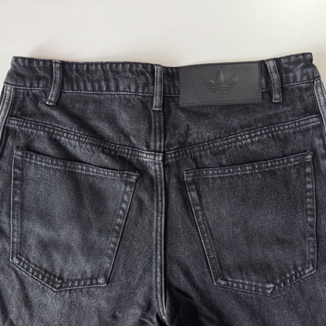 Adidas Adicolor Denim Firebird Pants True Black Denim - KR Sizing, Adidas Adicolor Denim Firebird Pants Medium Blue Denim - KR Sizing 착용 스타일 - 3