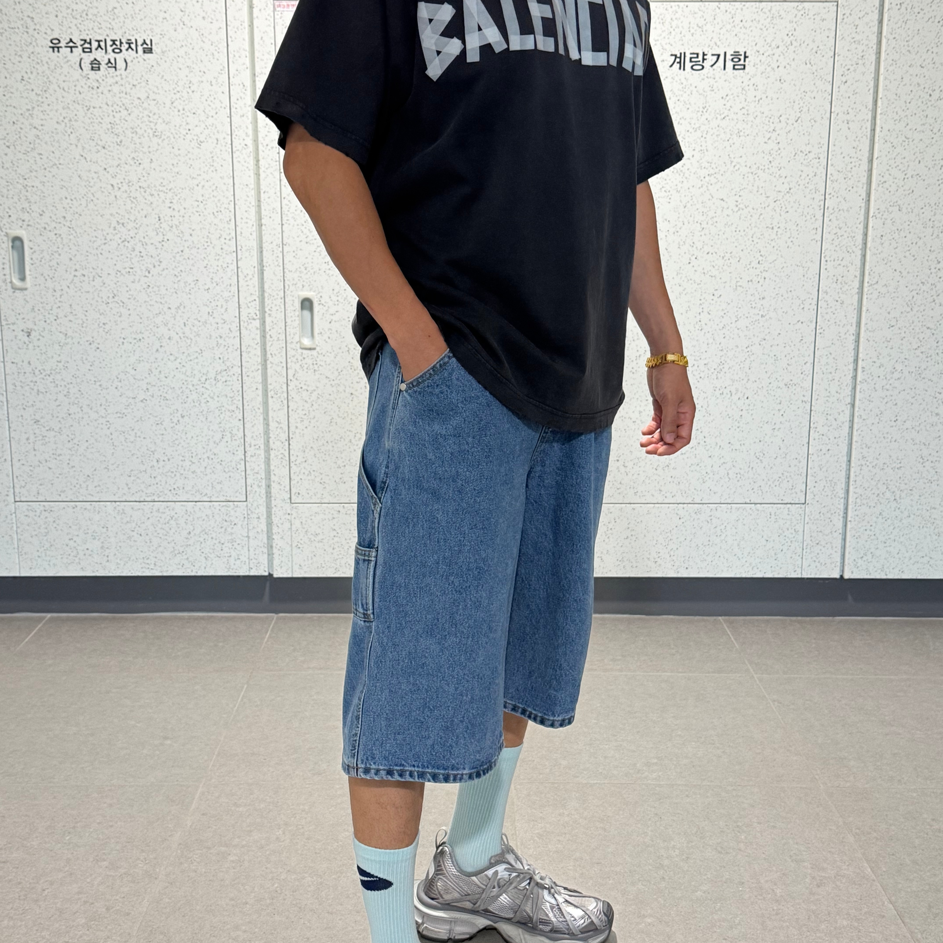 Balenciaga New Tape Type T-Shirt Medium Fit Black Faded, Balenciaga 3XL Extreme Lace B Sneakers Grey 착용 스타일 - 1