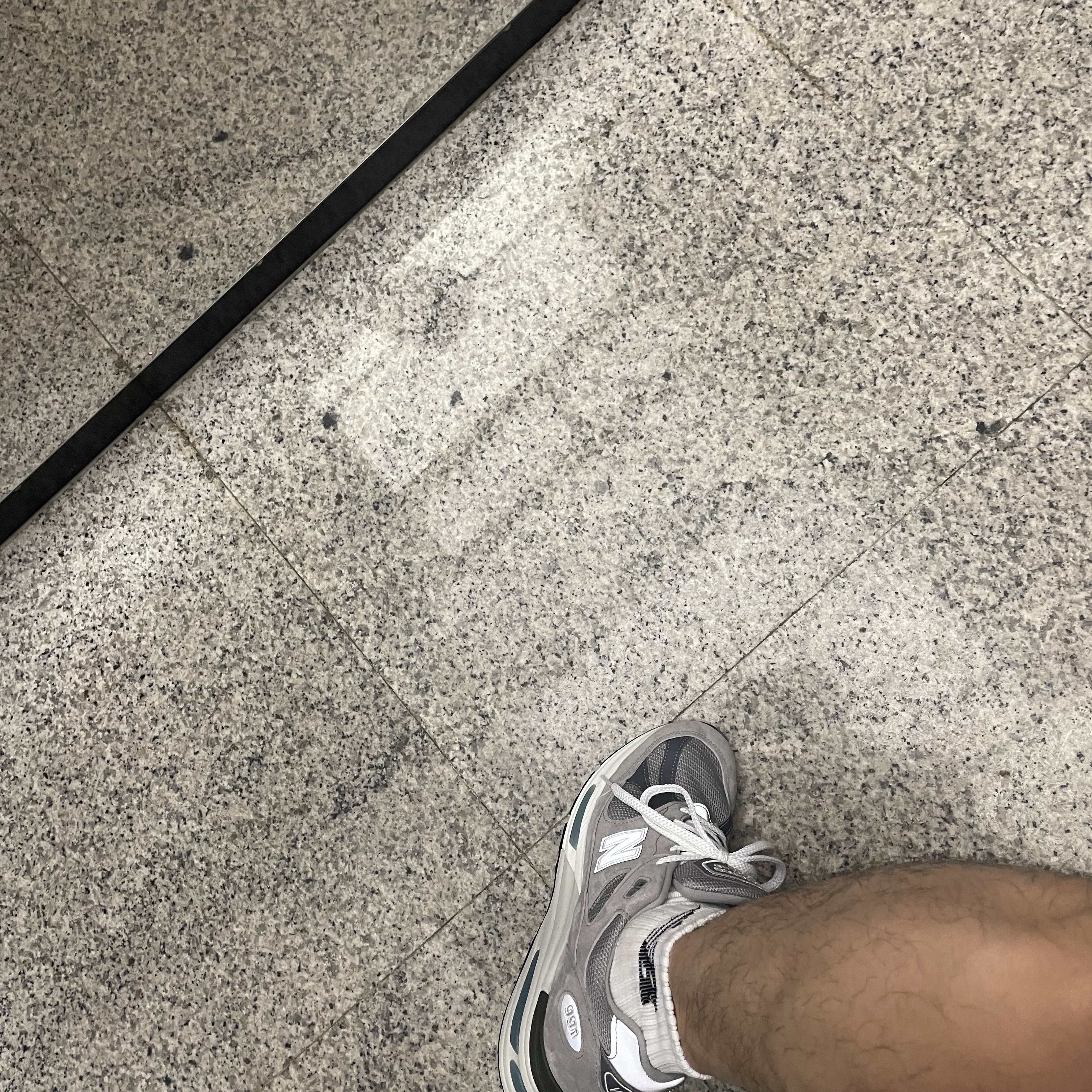 New Balance 991v2 Made in UK Rock Ridge Alloy Silver 착용 스타일 - 1