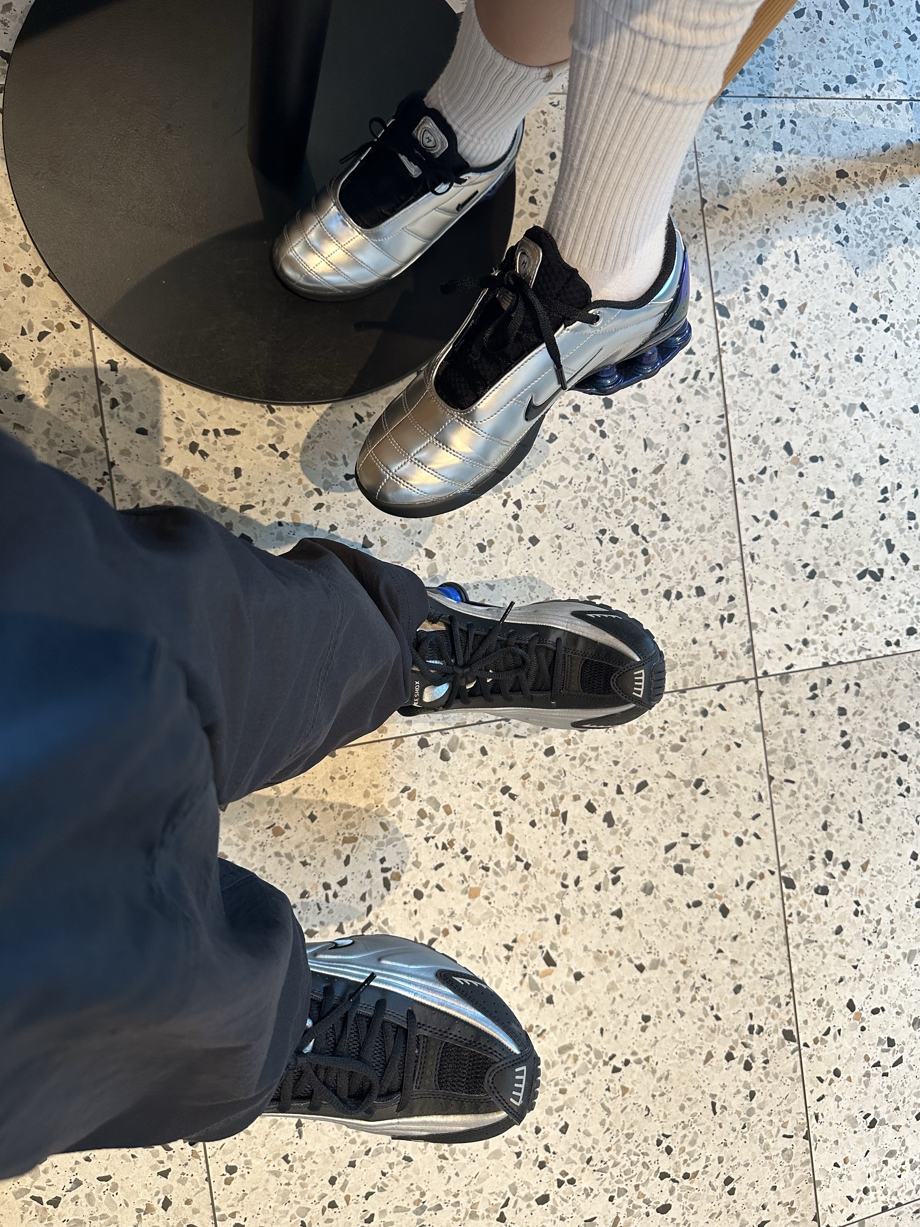 (W) Nike Shox R4 Metallic Silver and Black, (W) Nike x Maha Amsterdam Total 90 Shox Magia Metallic Silver Black 착용 스타일