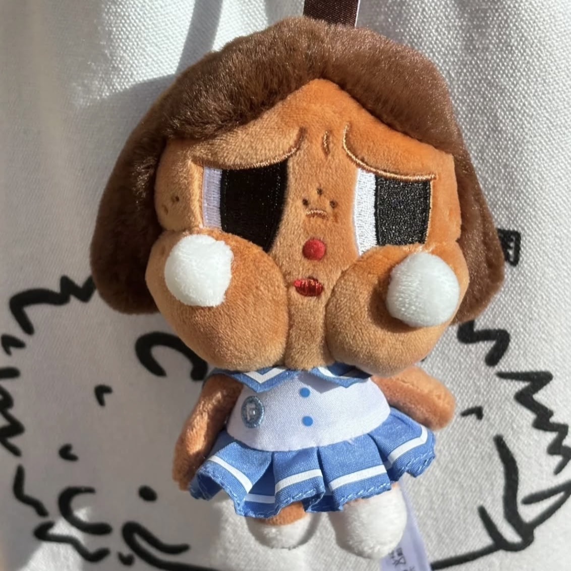 Pop Mart Crybaby Sunset Concert Series Plush Pendant Purplish Blue (Opened Case) 착용 스타일