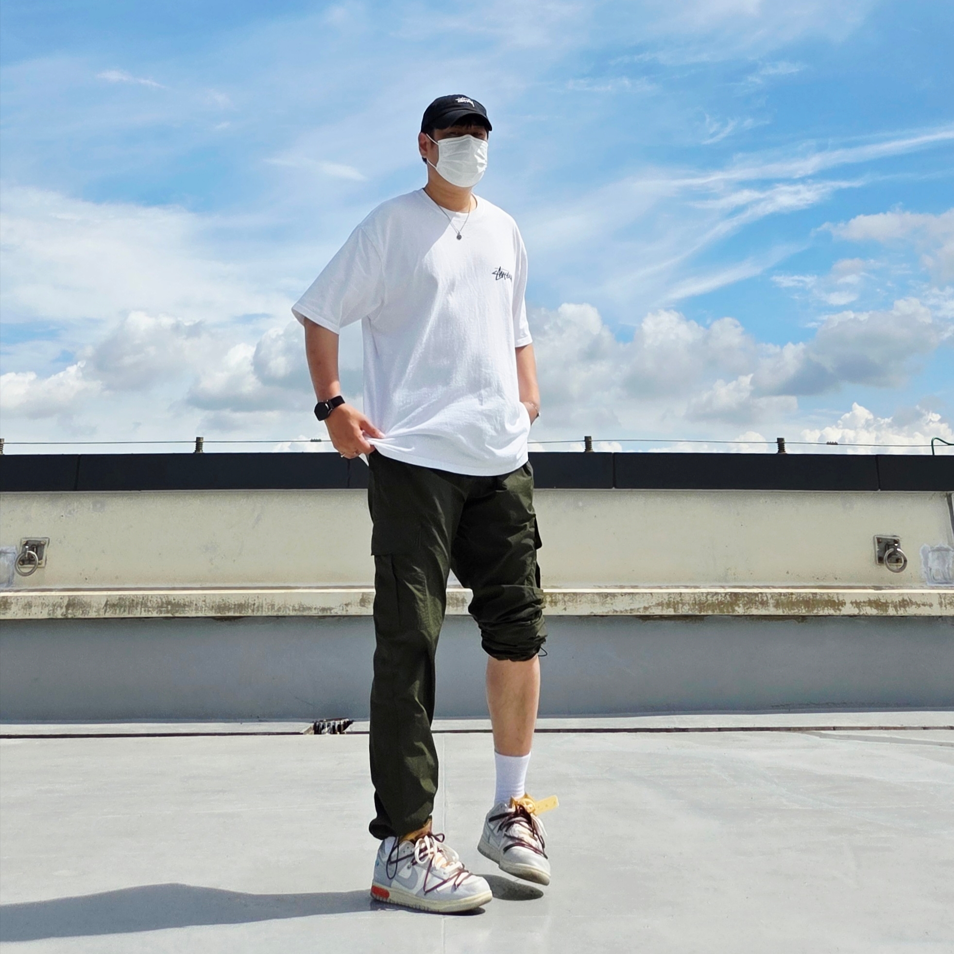Stussy Fuzzy Dice T-Shirt White, Stussy Stock Low Pro Cap Black 착용 스타일 - 2