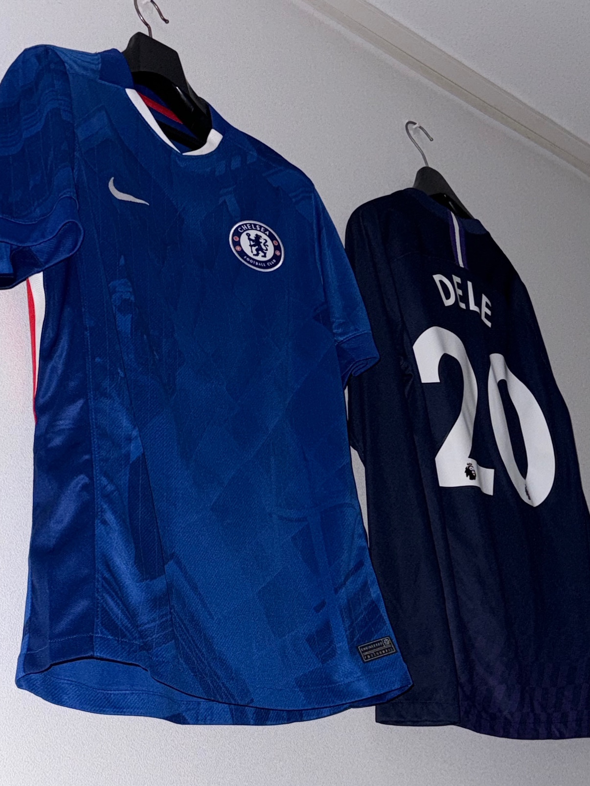 Nike Chelsea FC 2025/26 Stadium Home Dri-Fit Soccer Replica Jersey Rush Blue White (Non Marking Ver.), Asics Jog 100 S Steel Grey - 2E Wide 착용 스타일 - 4