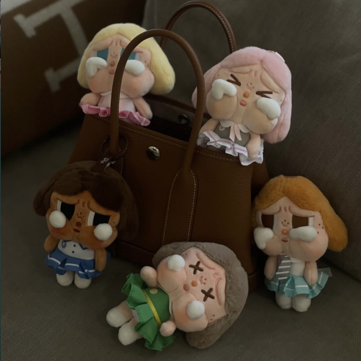 Pop Mart Crybaby Sunset Concert Series Plush Pendant Beige Blue (Opened Case), Pop Mart Crybaby Sunset Concert Series Plush Pendant Purplish Blue (Opened Case) 착용 스타일