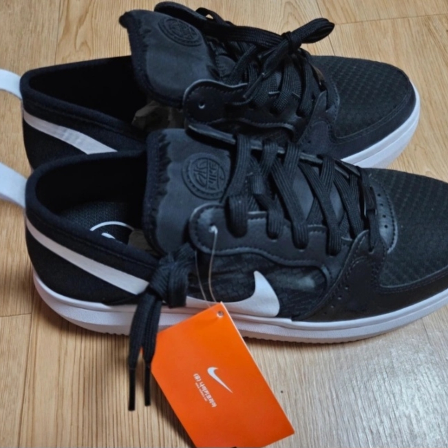 (W) Nike Court Vision Alta Black White 착용 스타일 - 1