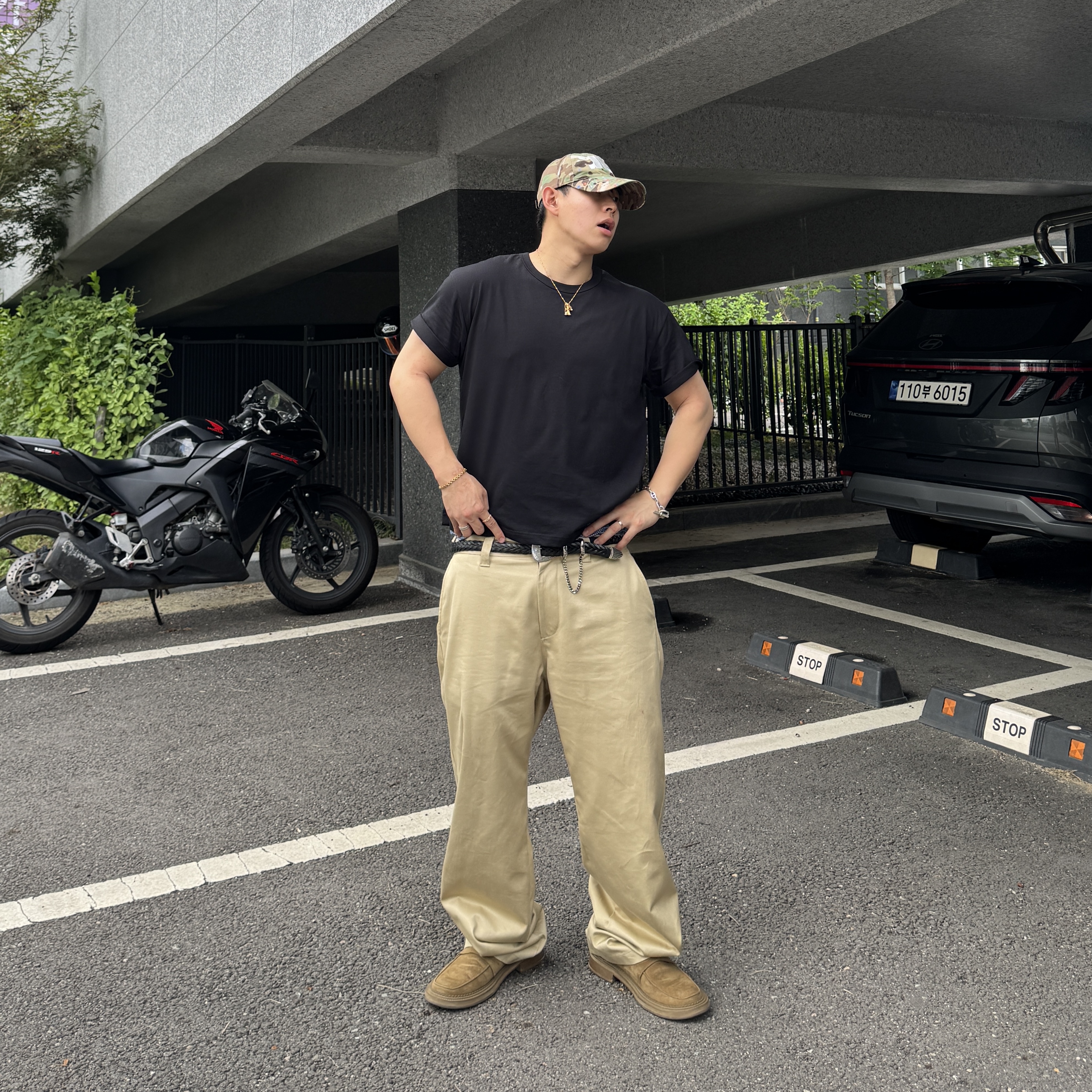 Nonnod Side cargo shorts Beige 착용 스타일 - 2