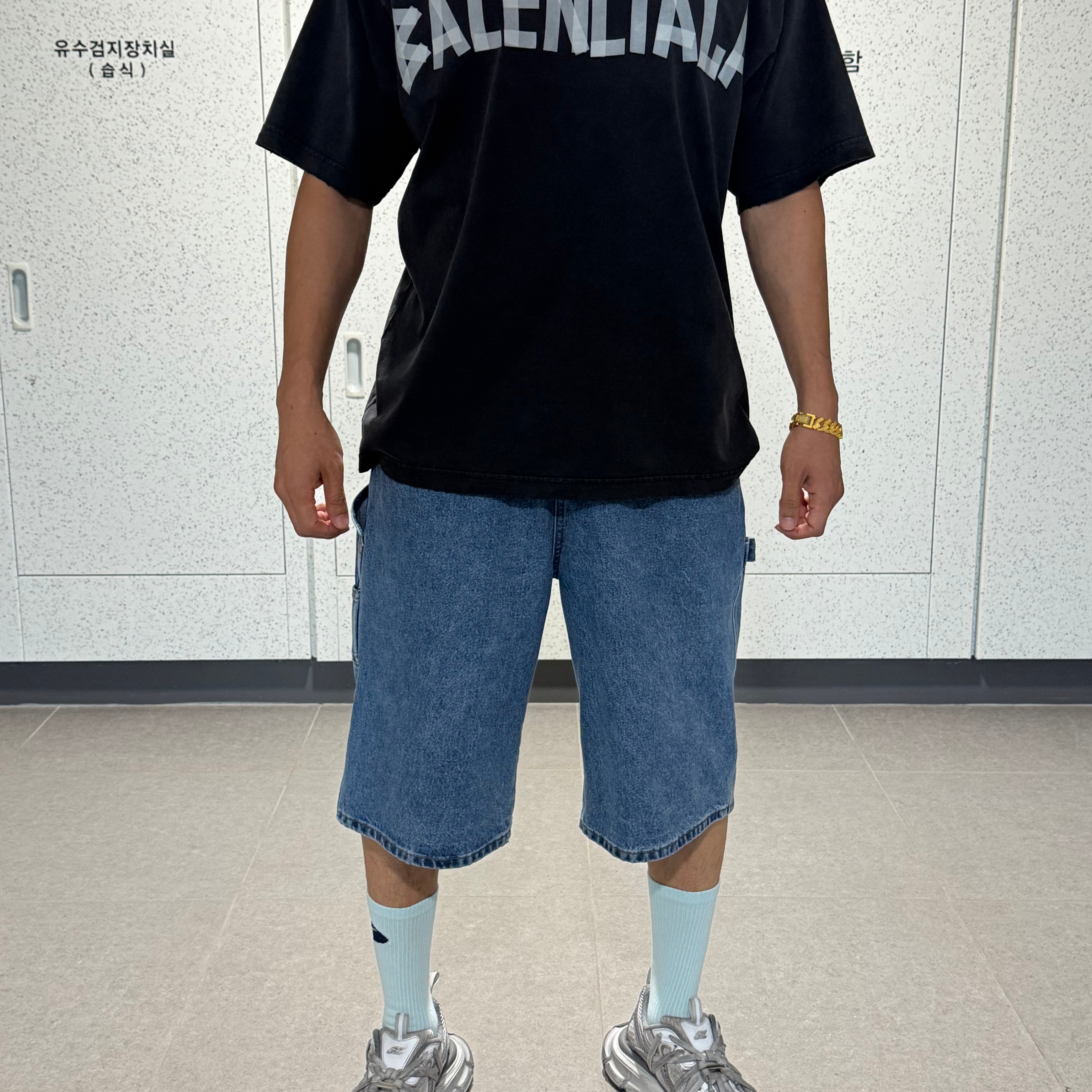 Balenciaga New Tape Type T-Shirt Medium Fit Black Faded, Balenciaga 3XL Extreme Lace B Sneakers Grey 착용 스타일 - 3