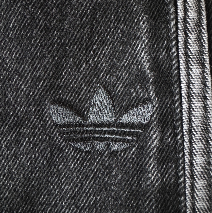 Adidas Adicolor Denim Firebird Pants True Black Denim - KR Sizing, Adidas Adicolor Denim Firebird Pants Medium Blue Denim - KR Sizing 착용 스타일 - 2