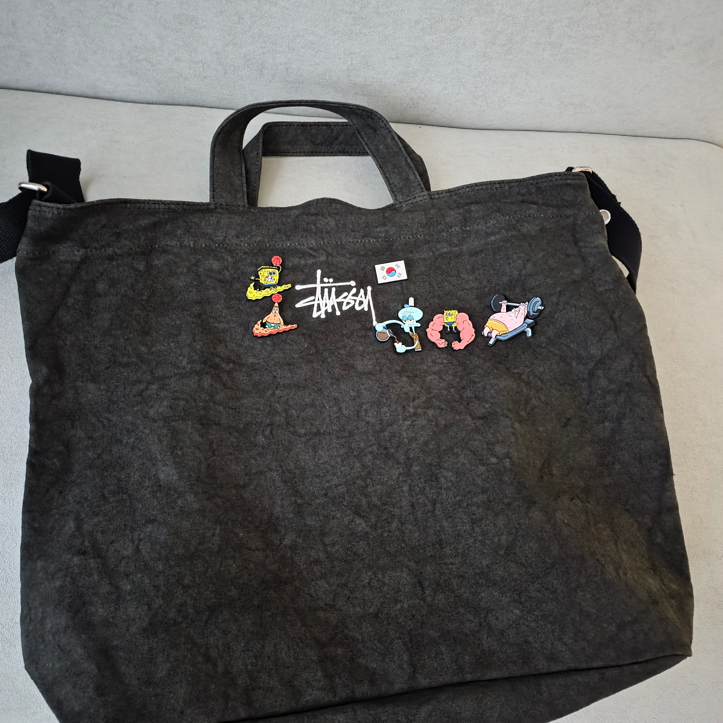 Stussy Canvas Crossbody Bag Washed Black 착용 스타일 - 2