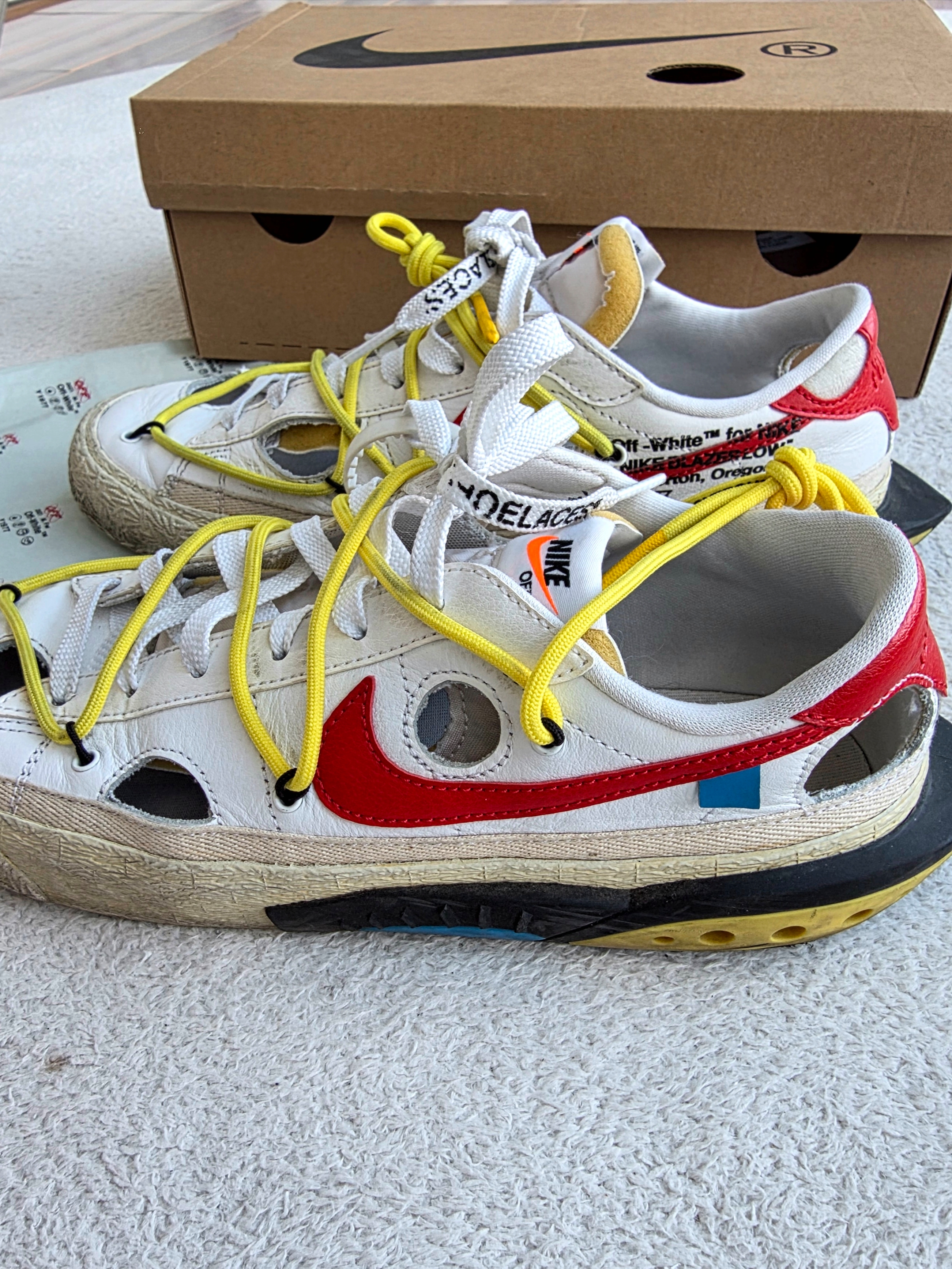 Nike x Off-White Blazer Low '77 White and University Red 착용 스타일 - 2