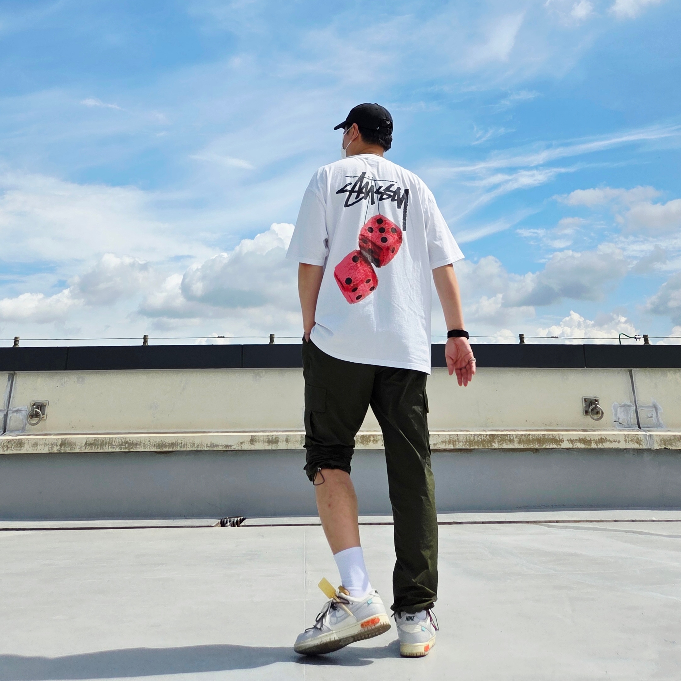 Stussy Fuzzy Dice T-Shirt White, Stussy Stock Low Pro Cap Black 착용 스타일 - 1