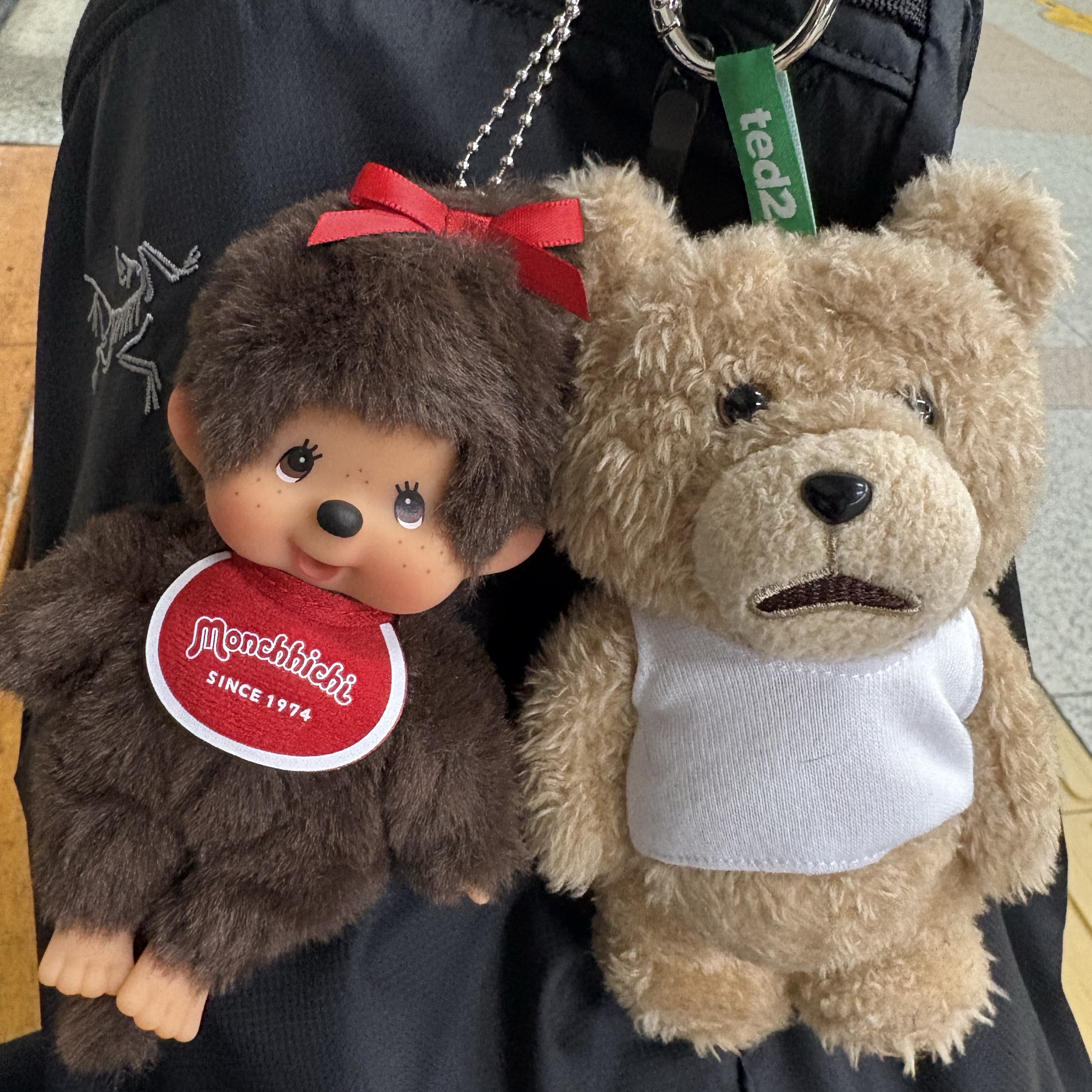 Monchhichi SS Girl Key Chain Brown 착용 스타일 - 1