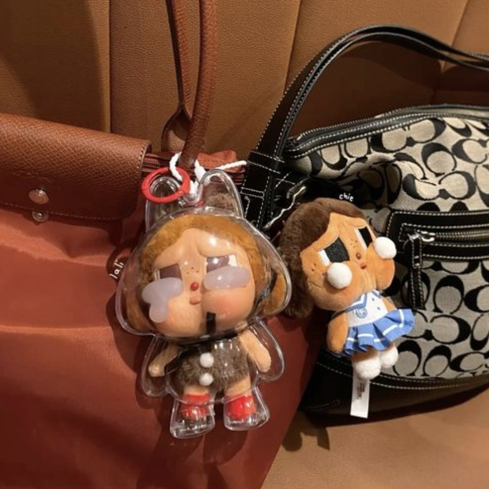 Pop Mart Crybaby Sunset Concert Series Plush Pendant Purplish Blue (Opened Case) 착용 스타일