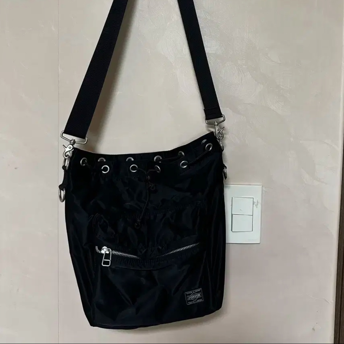 Porter Balloonsac L Black 착용 스타일