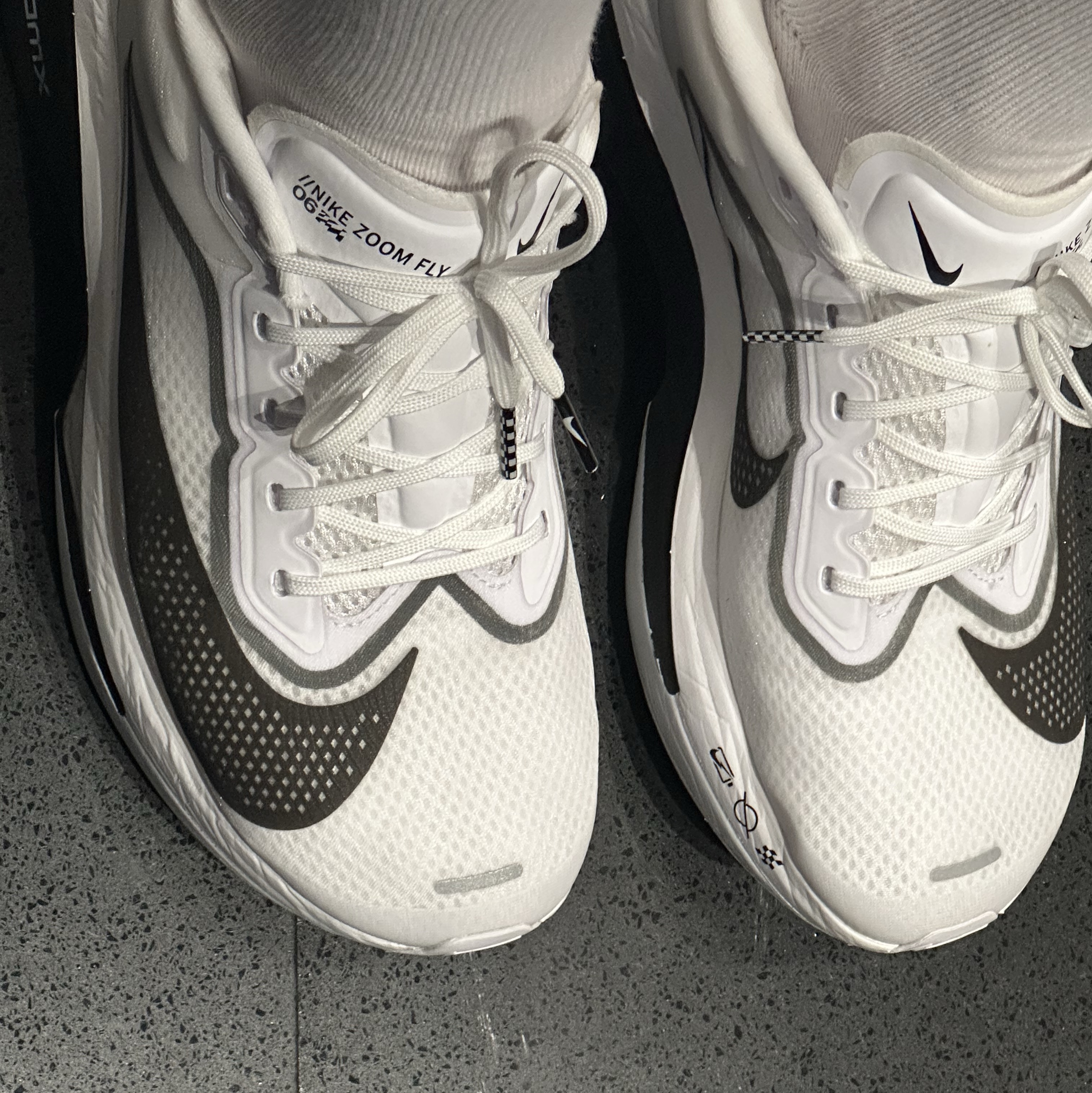 Nike Zoom Fly 6 White Smoke Grey 착용 스타일