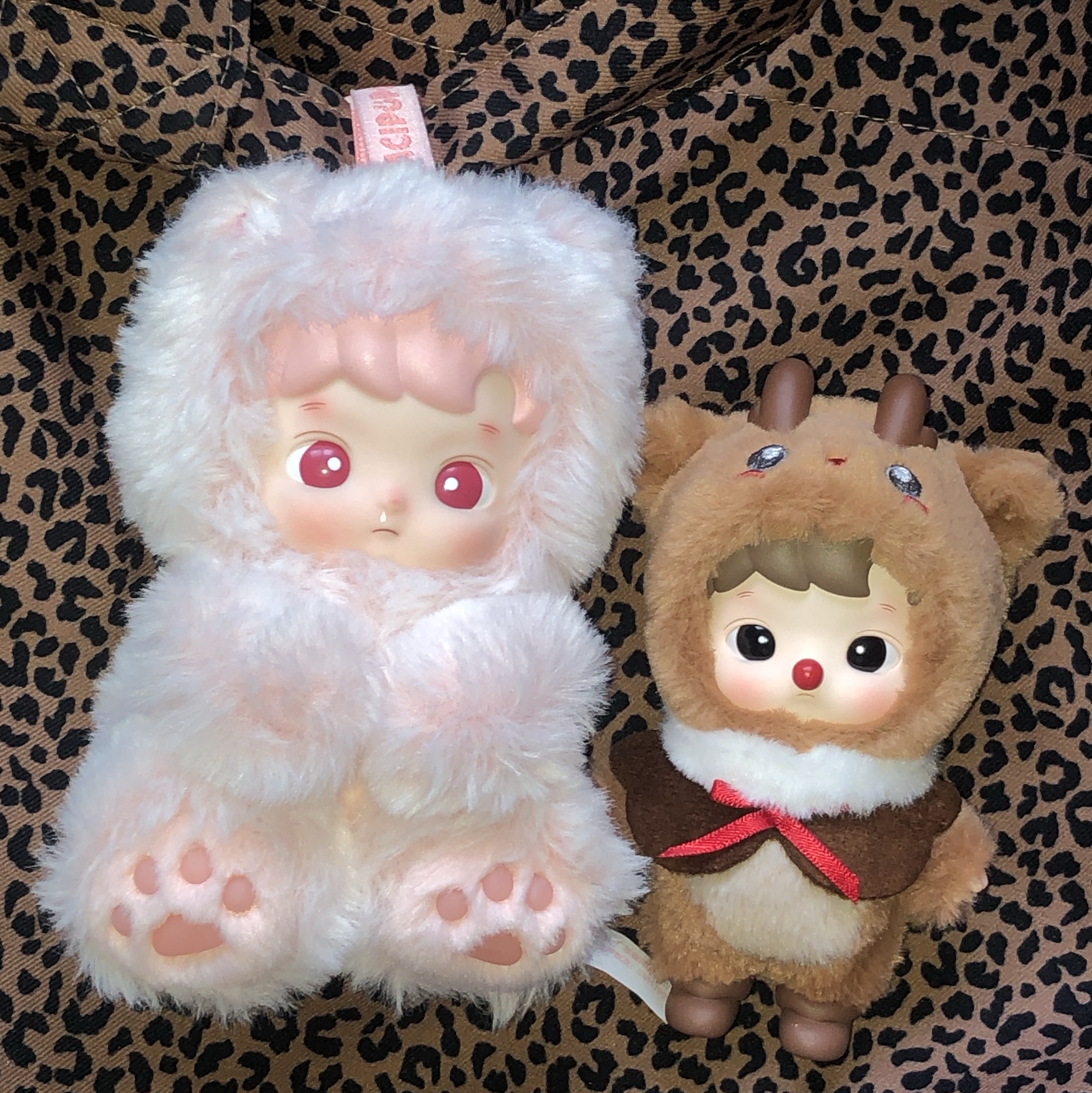Pop Mart Hacipupu Gummy Bear Series Vinyl Plush Pendant Peach Flavor (Opened Case), Pop Mart Hacipupu Snuggle With You Series Figures Ding Dong Reindeer (Opened Case) 착용 스타일 - 2