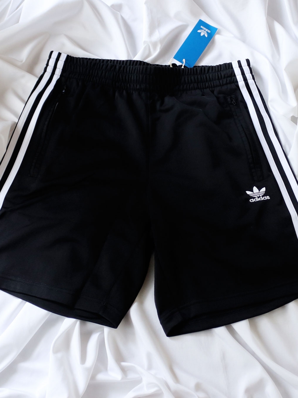Adidas Adicolor Firebird Shorts Black White - KR Sizing 착용 스타일