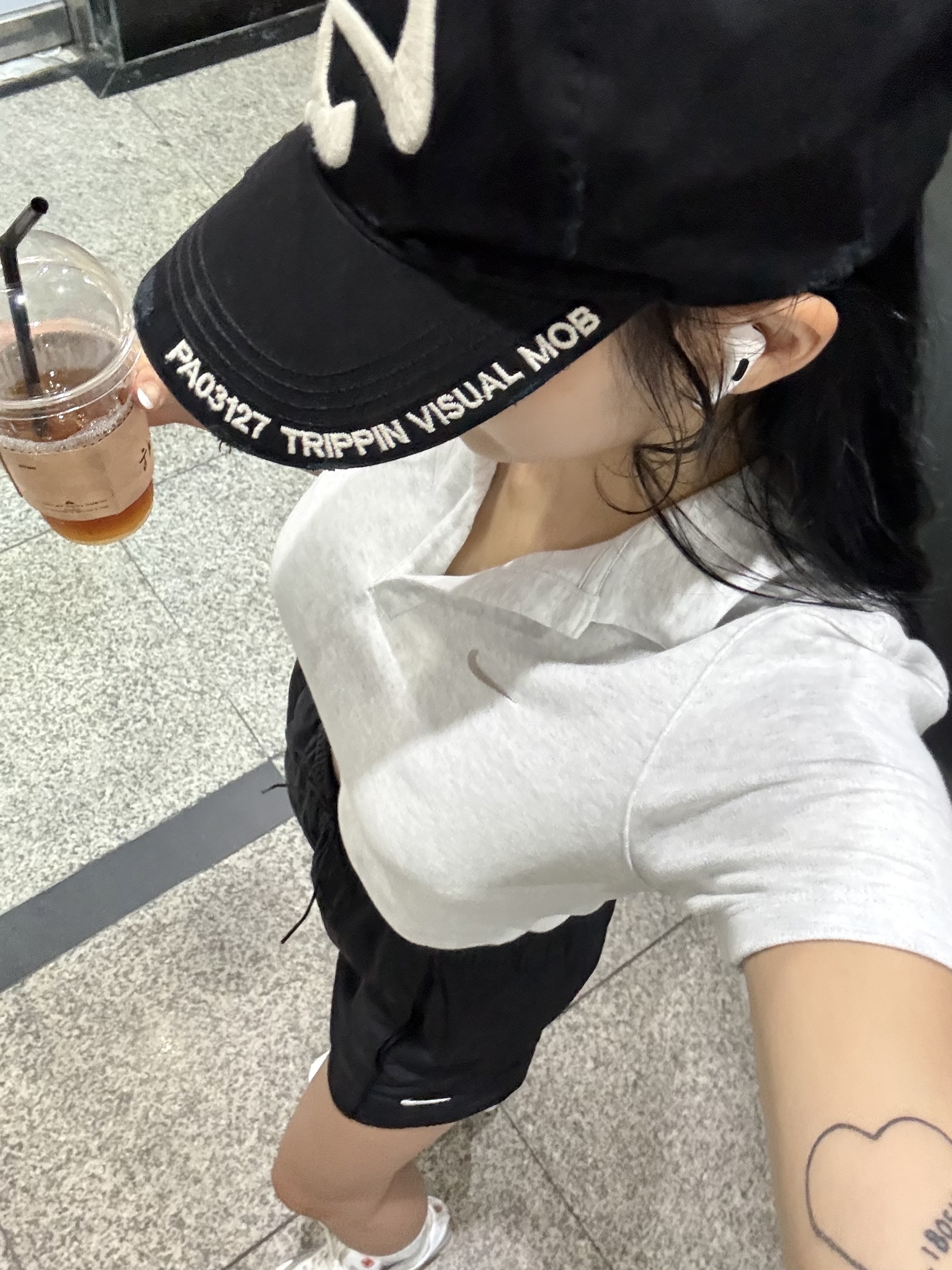 PACOSPLY Podge Logo Cap Black 착용 스타일