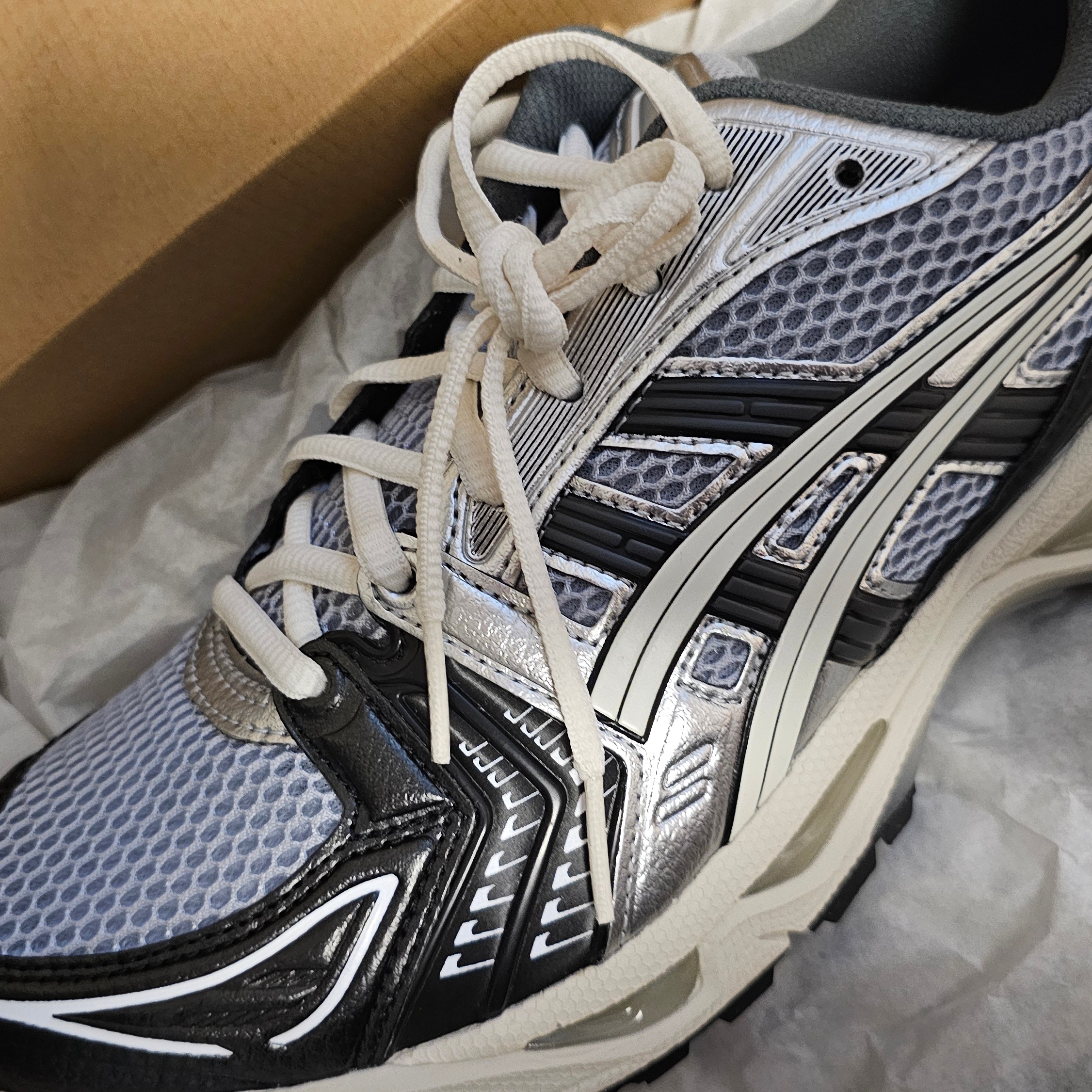 Asics Gel-Kayano 14 Black Glacier Grey 착용 스타일