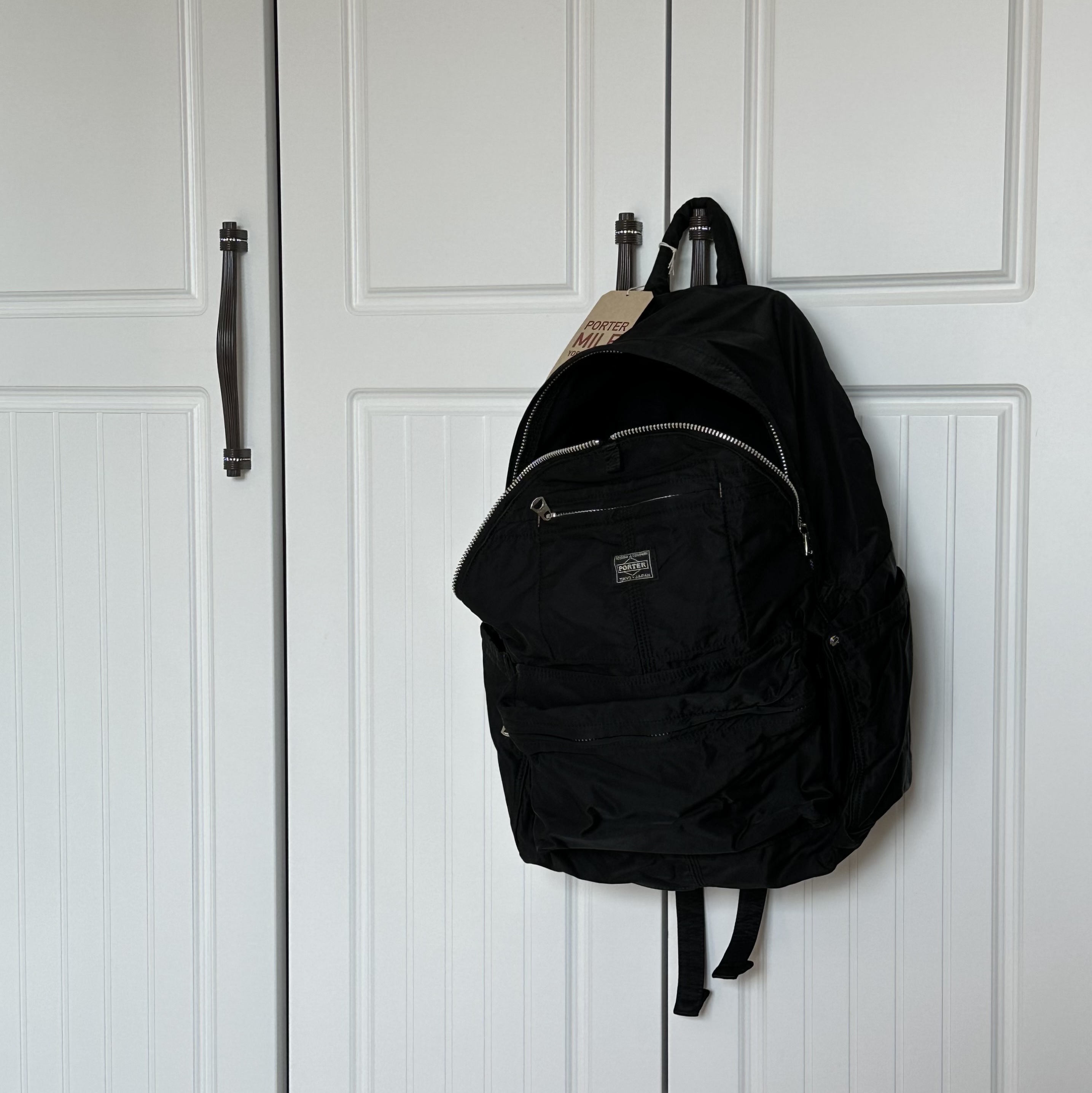 Porter Mile Daypack Black 착용 스타일