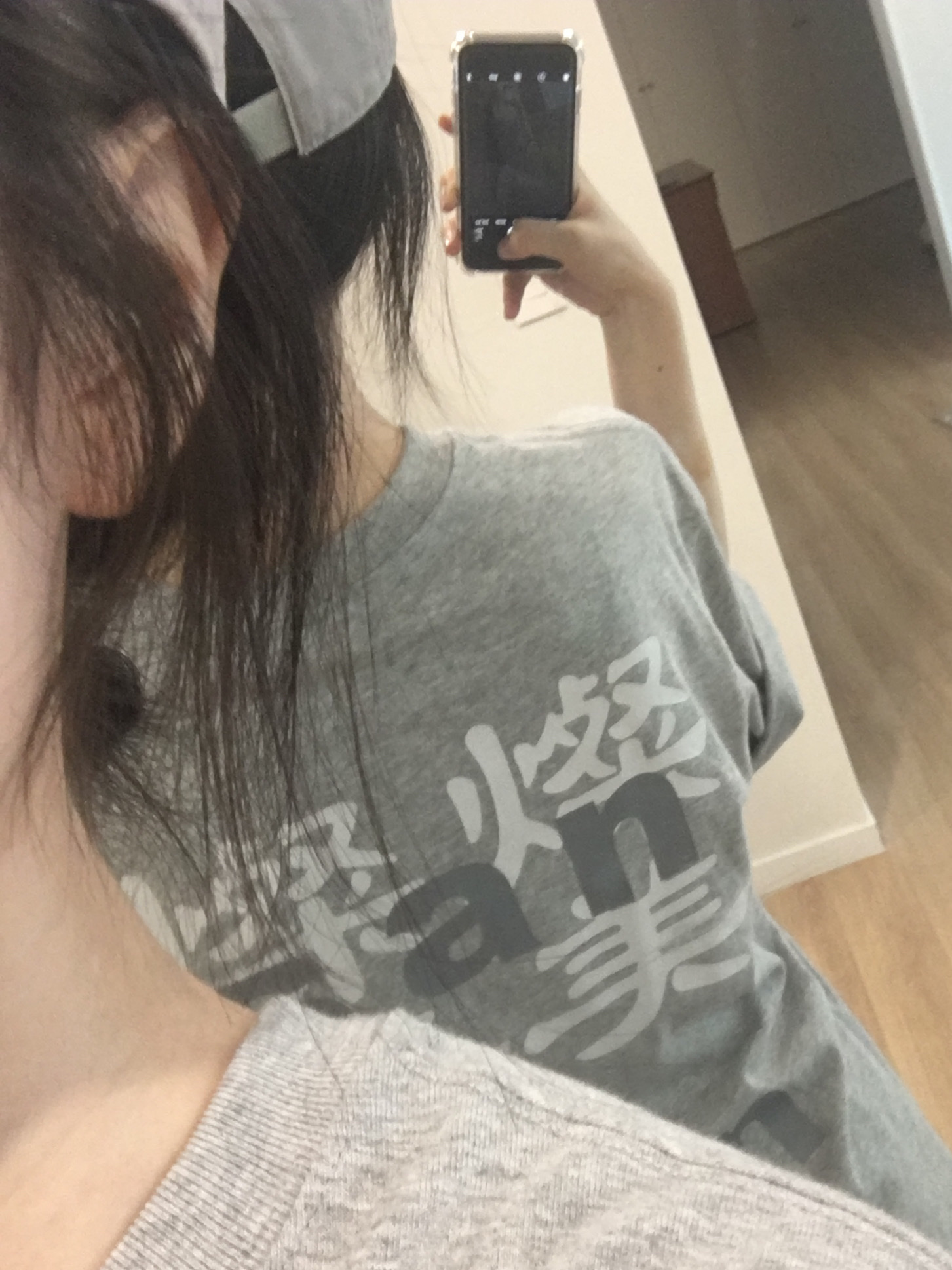Sansan Gear X b.E Logo T-Shirts Melange Grey 착용 스타일