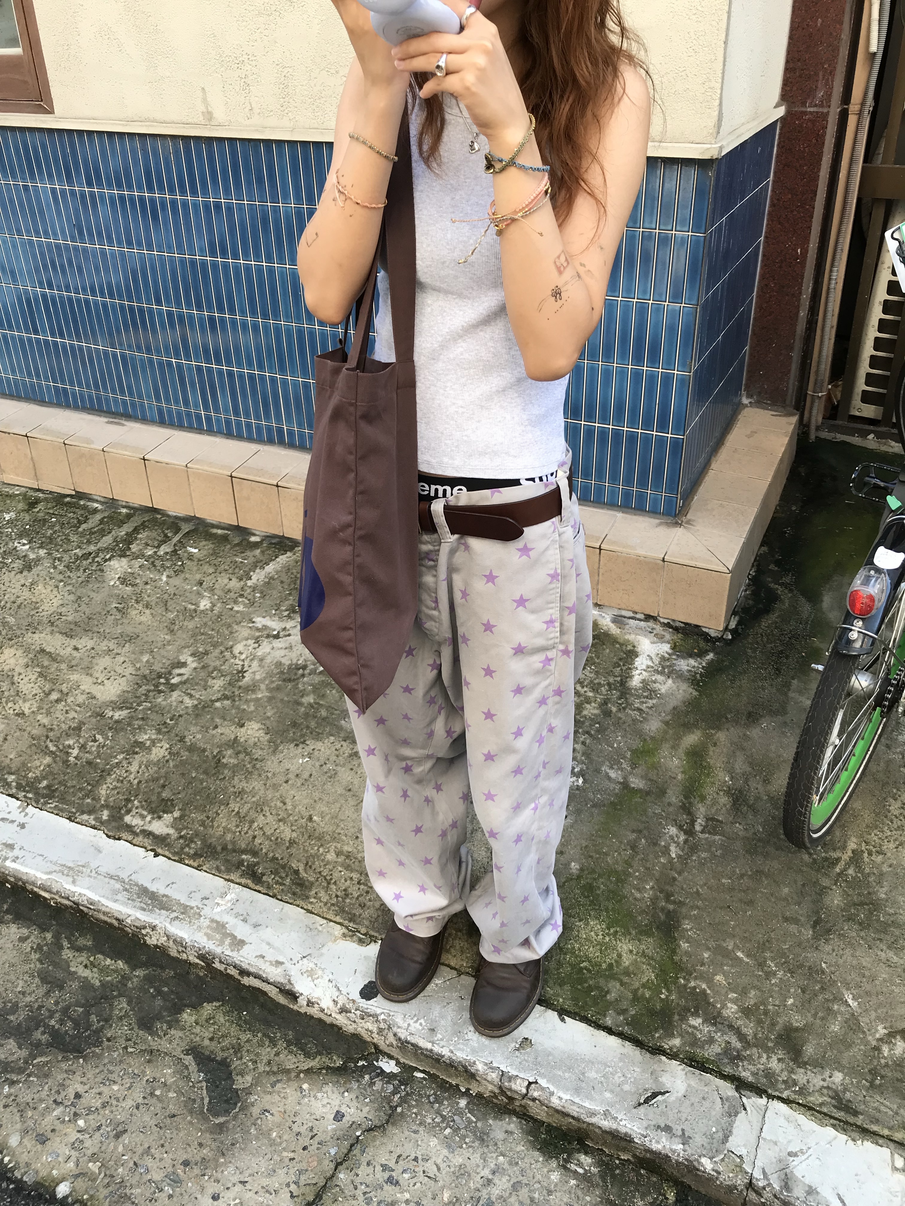 Supreme Chino Pants Grey Stars - 22SS, Supreme Hanes Boxer Briefs Black (4 Pack) 착용 스타일 - 3