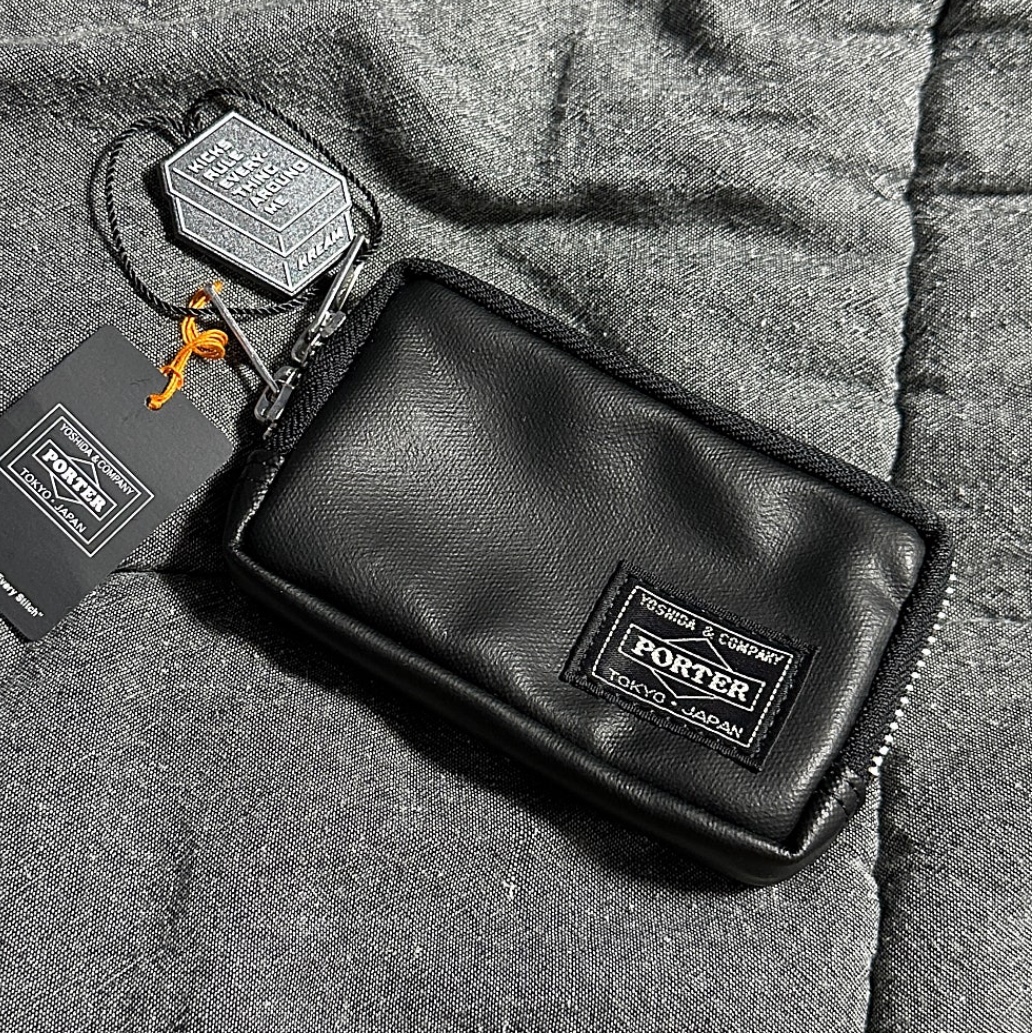 Porter Freestyle Multi Coin Case Black 착용 스타일