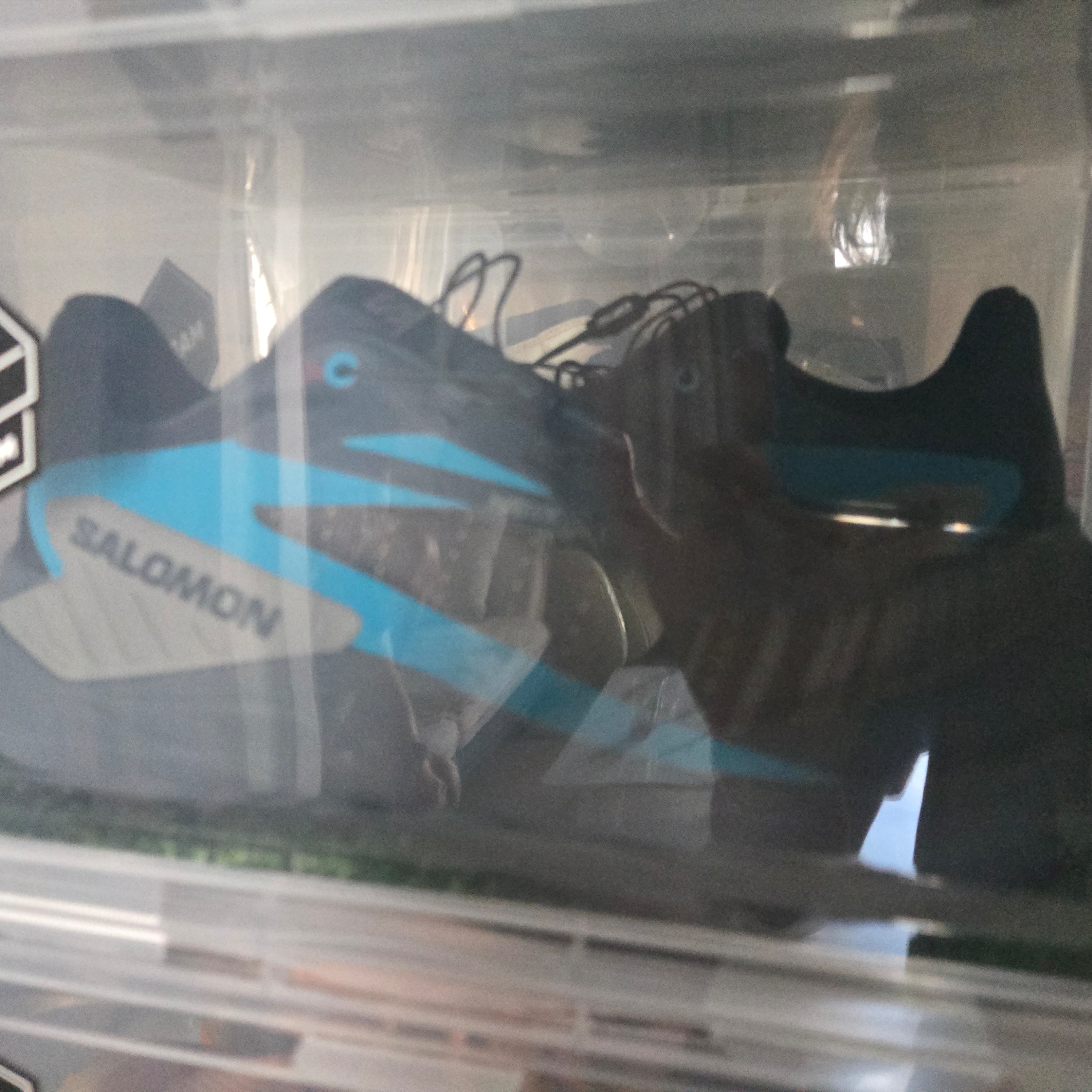 Salomon Genesis Black Electric Green 착용 스타일