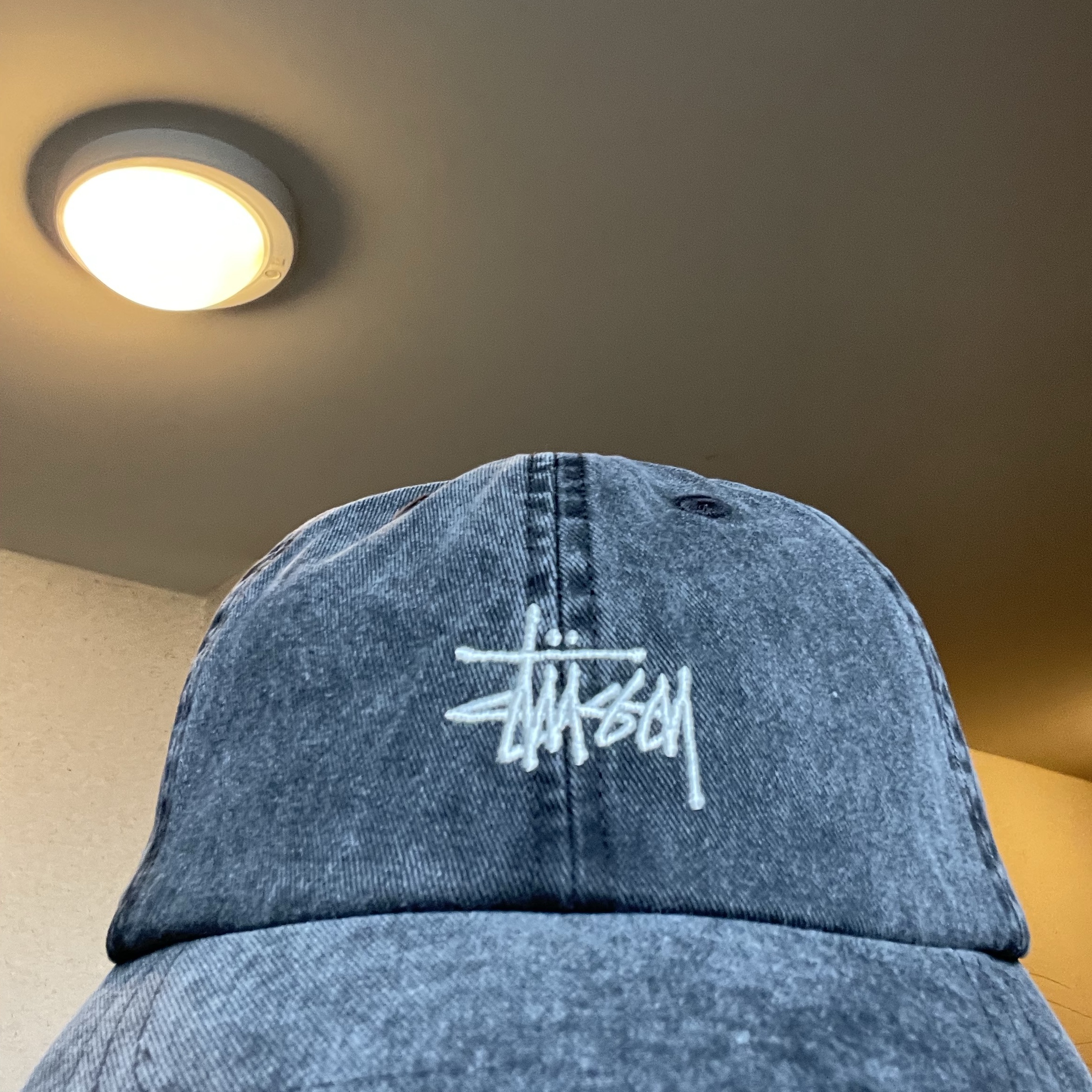 Stussy Washed Basic Low Pro Cap Charcoal 착용 스타일