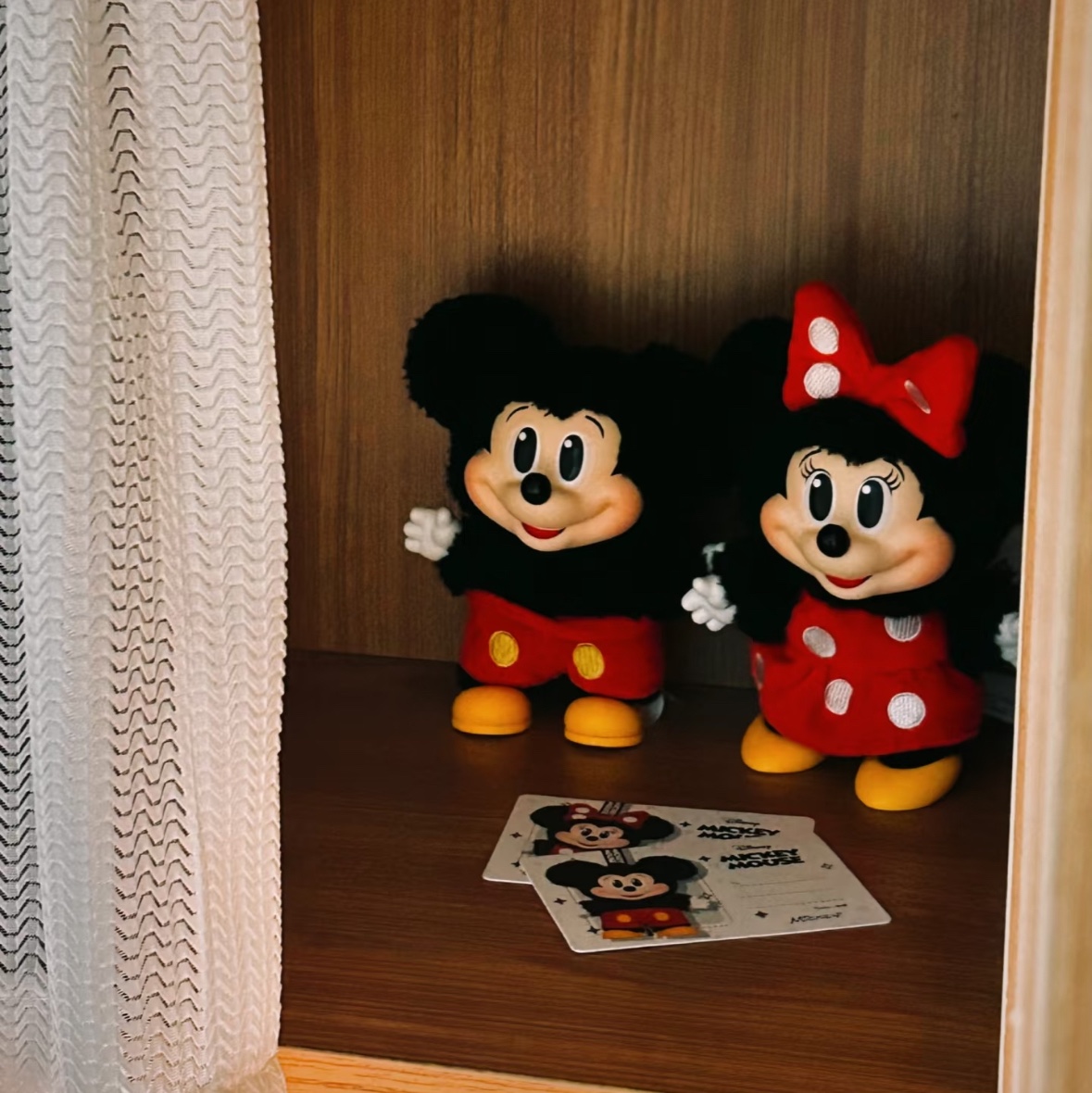 Pop Mart Mickey Family Cute Together Keychain Series Minnie (Opened Case), Pop Mart Mickey Family Cute Together Keychain Series Mickey (Opened Case) 착용 스타일