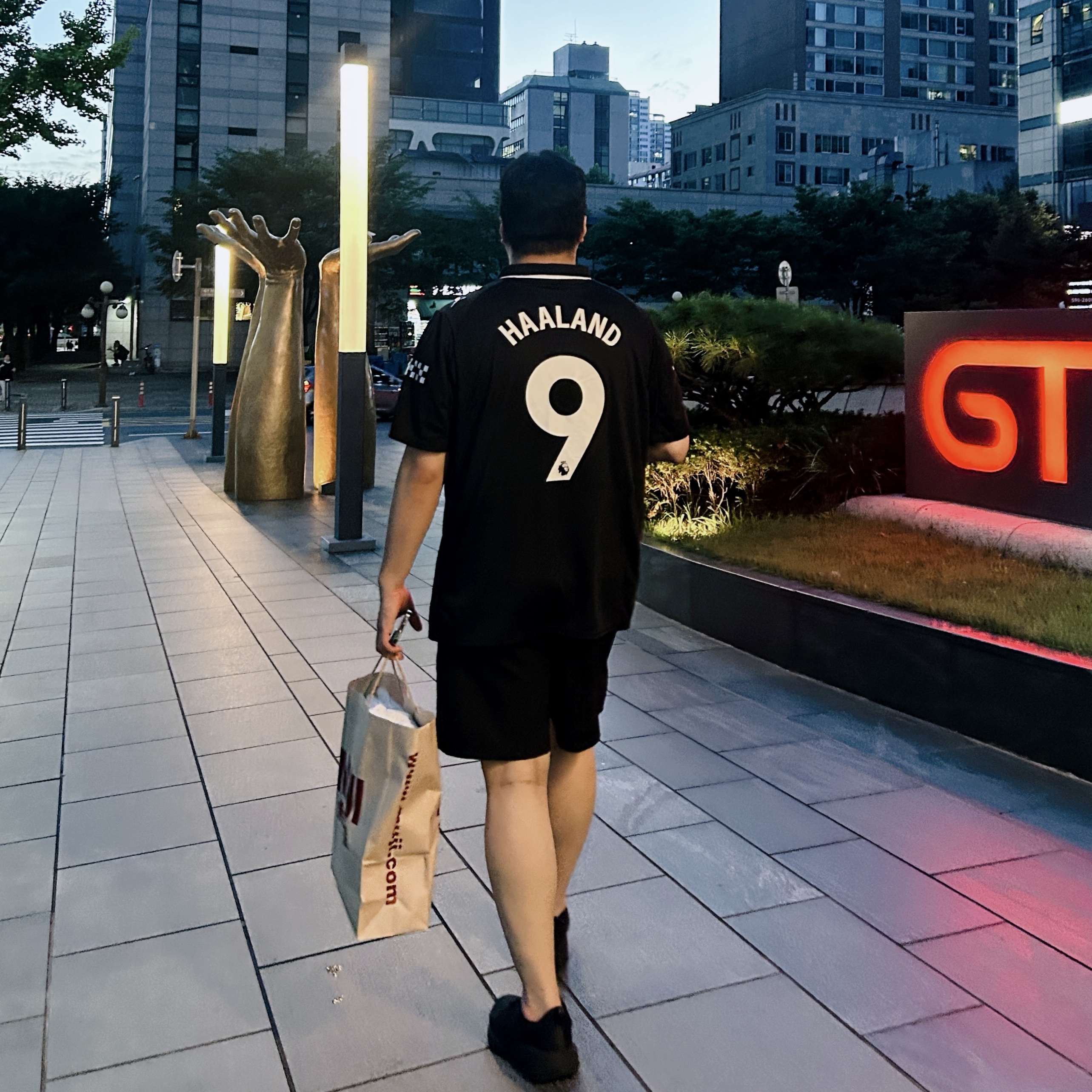 Puma Manchester City 2025/26 Away Authentic Jersey Black (Non Marking Ver.) 착용 스타일 - 2