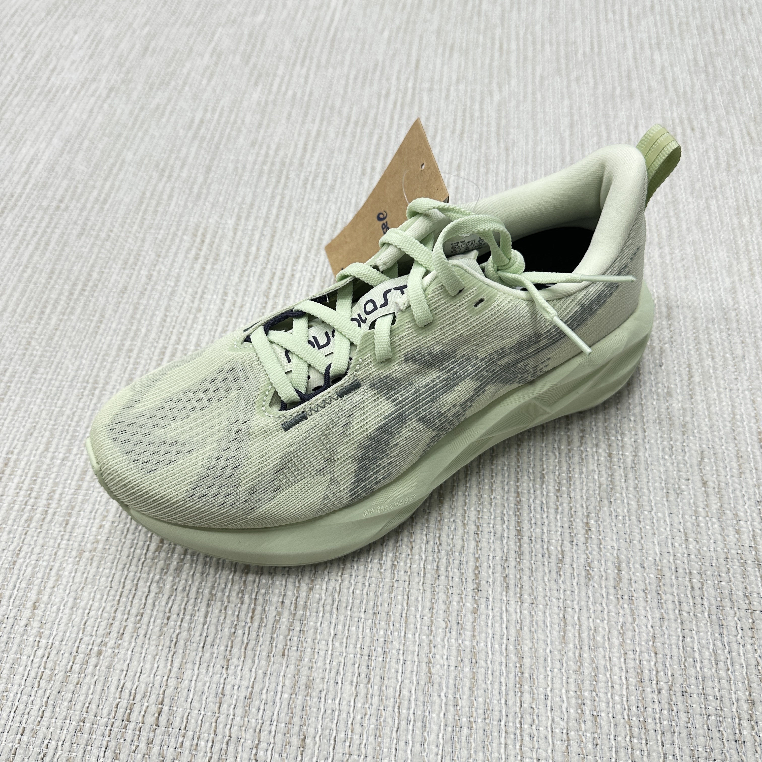 (W) Asics Novablast 5 Whisper Green Monument Blue 착용 스타일