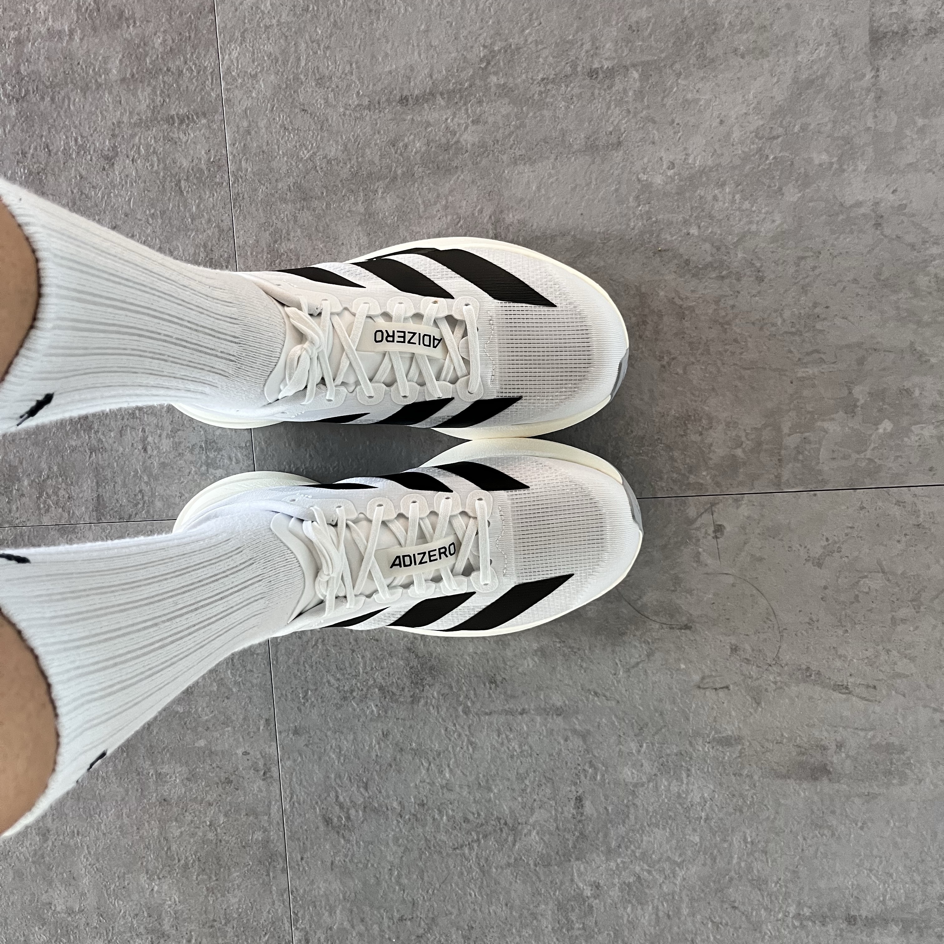 Adidas Adizero EVO SL Cloud White Core Black 착용 스타일 - 2