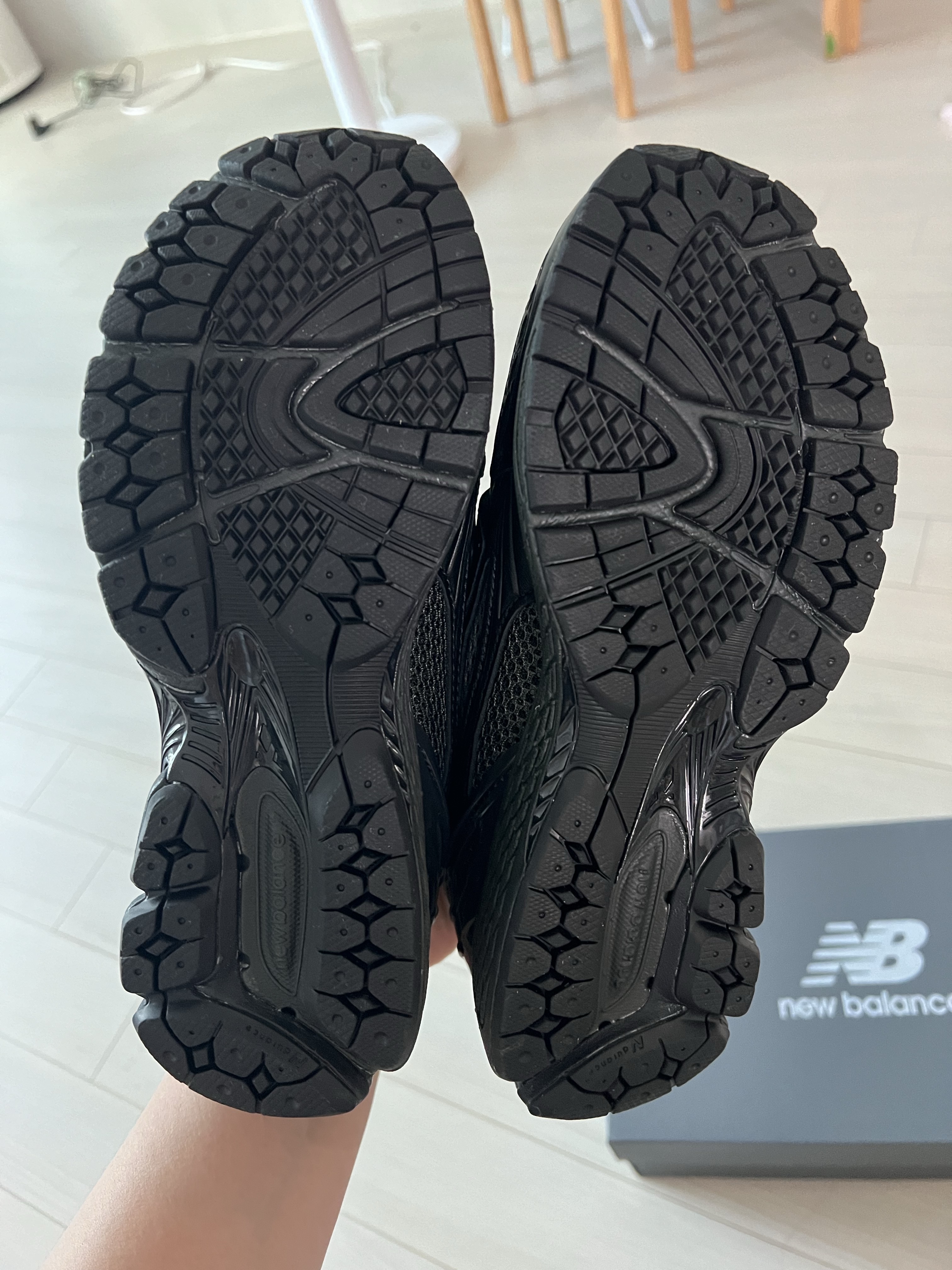New Balance 1906L Black Top Phantom 착용 스타일 - 3