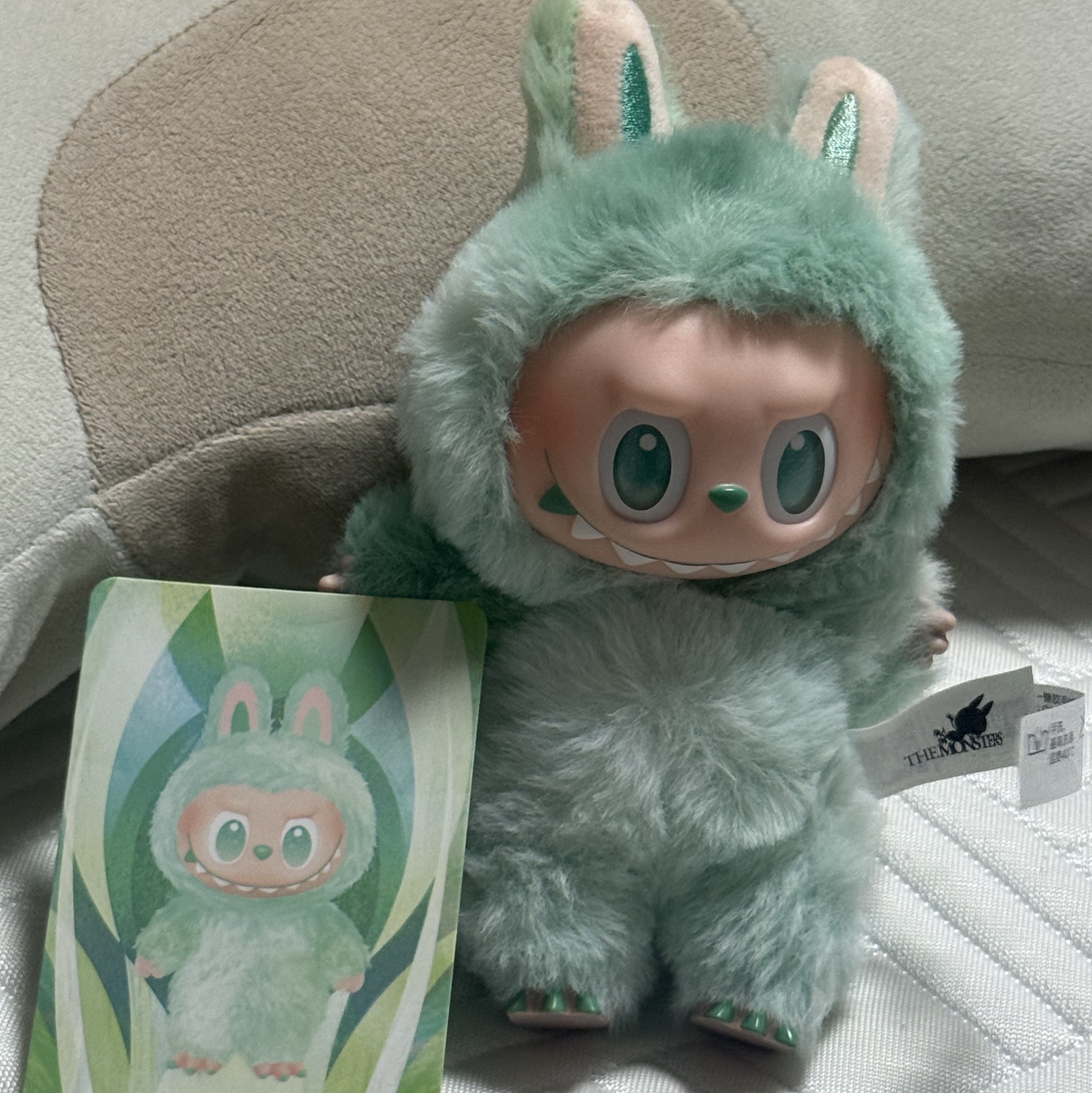 Pop Mart Labubu The Monsters Highlight Series Sealed Case (1 Blind Box) 착용 스타일