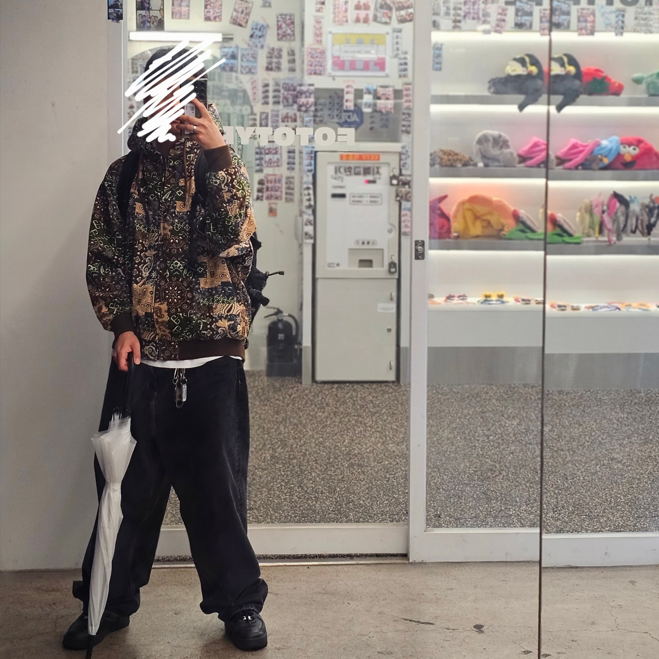 Nike Air Force 1 '07 Low Triple Black, Carhartt WIP Brandon Pants Black Stone Washed 착용 스타일