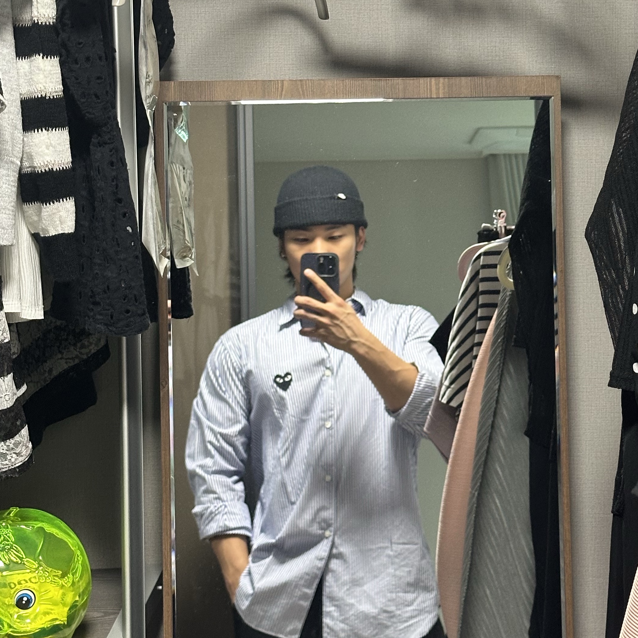 Play Comme des Garcons Striped Black Heart Shirt Blue 착용 스타일 - 2
