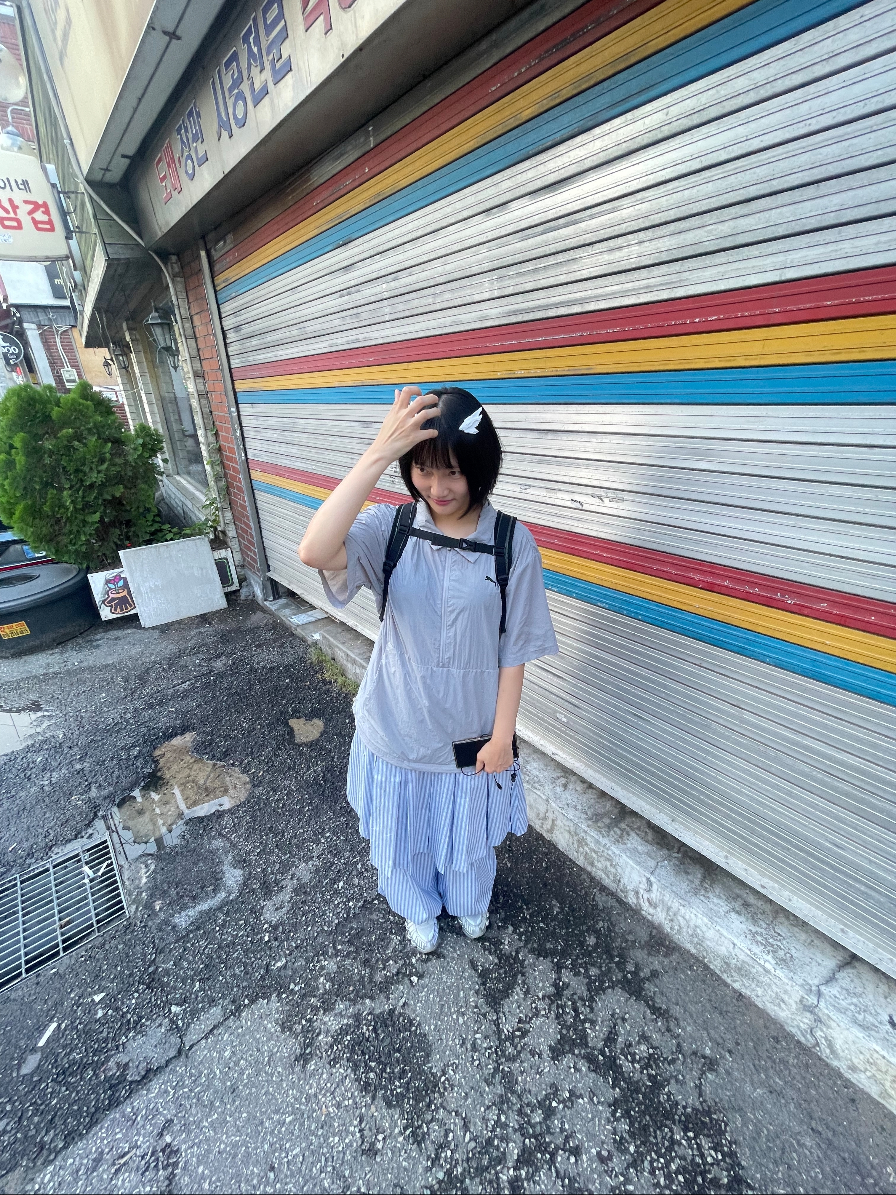 (W) Nike Shox TL Pure Platinum and Metallic Silver, [KREAM 단독] Miuki Kiel_00 Wing Hair Clip White 2ea/set 착용 스타일 - 4