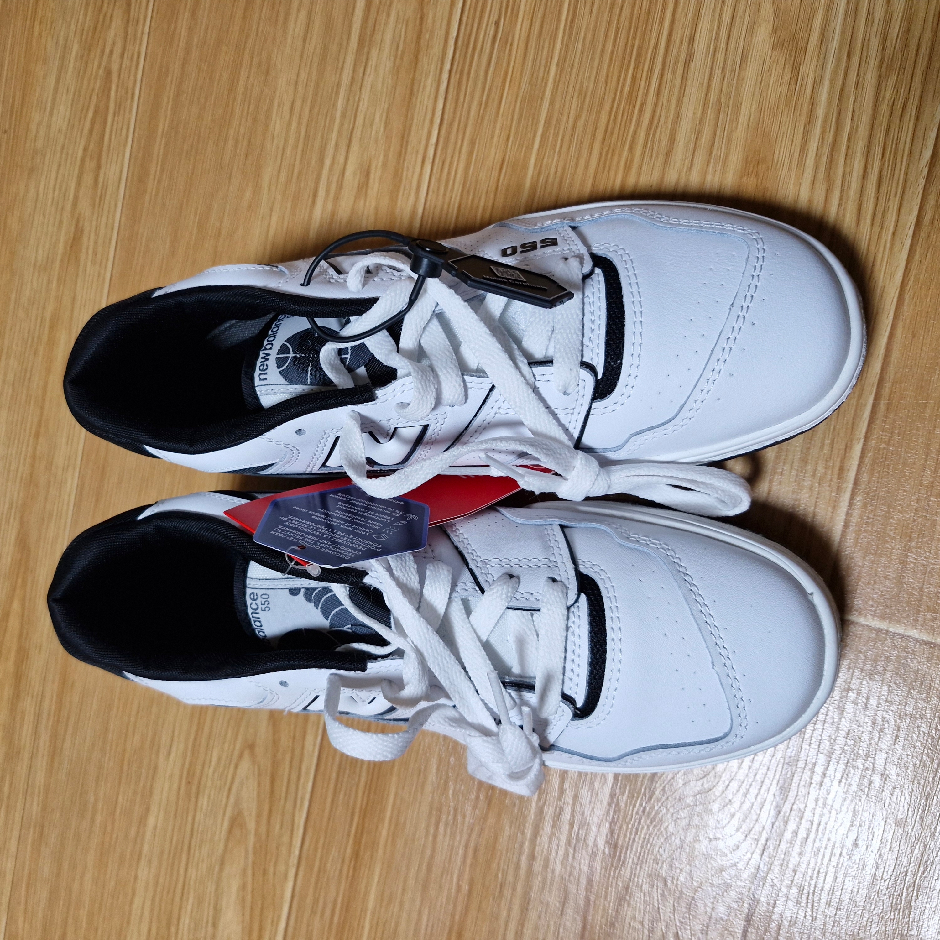 New Balance 550 White Grey - 2E Wide 착용 스타일 - 4