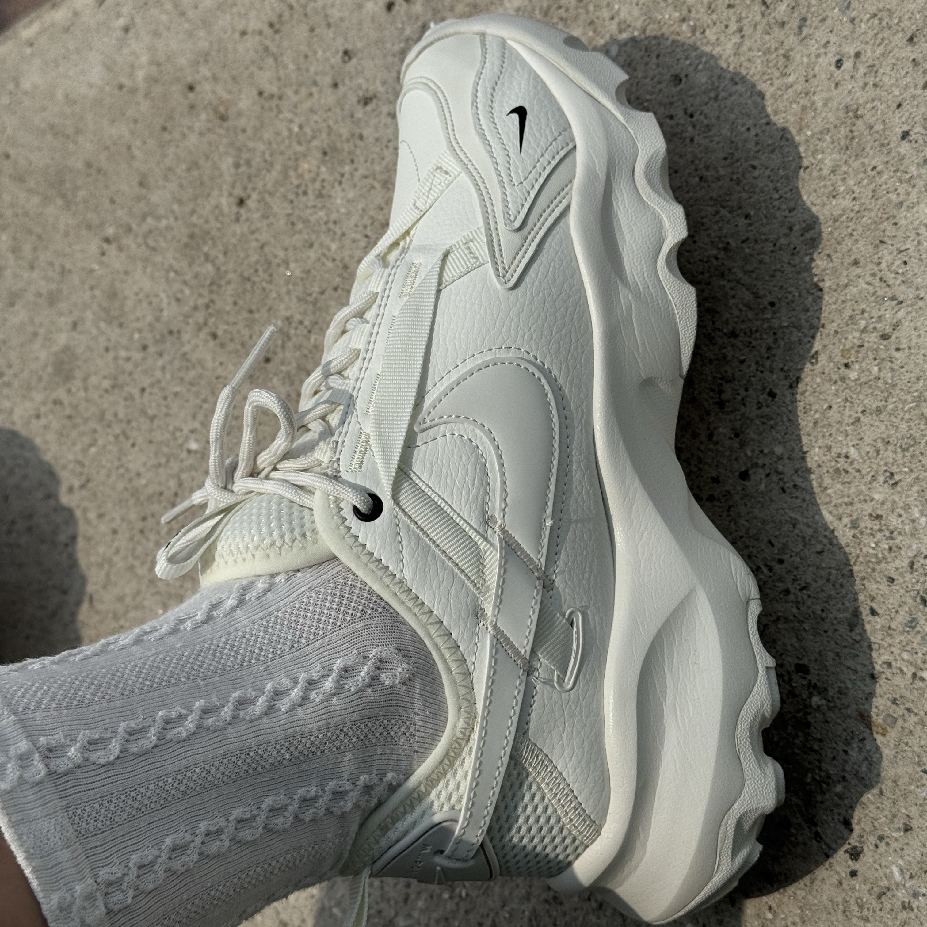 (W) Nike TC 7900 Summit White 착용 스타일