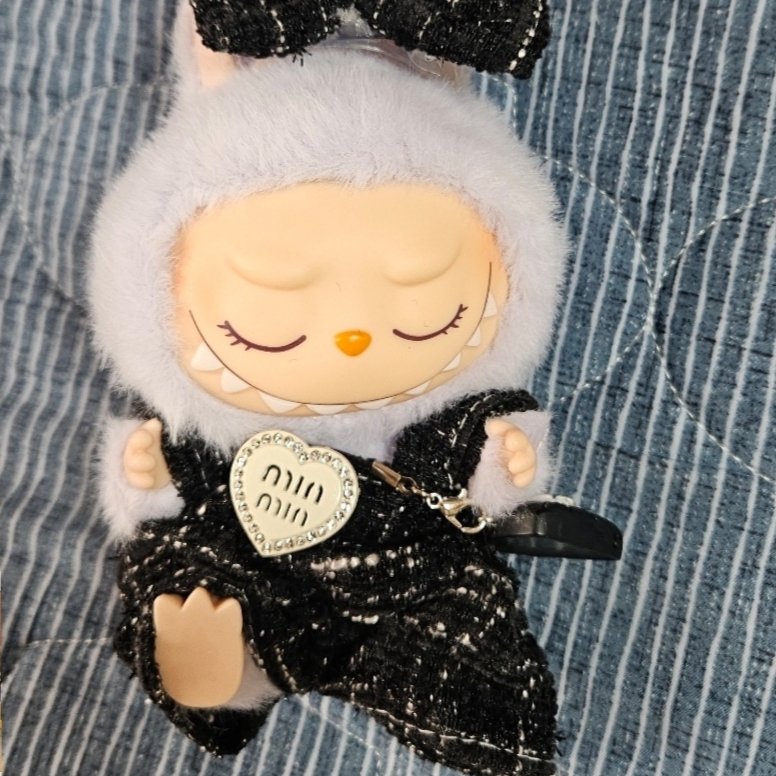 Pop Mart Labubu Let's Play Together Doll Series Zizi Keyring (Opened Case) 착용 스타일 - 3