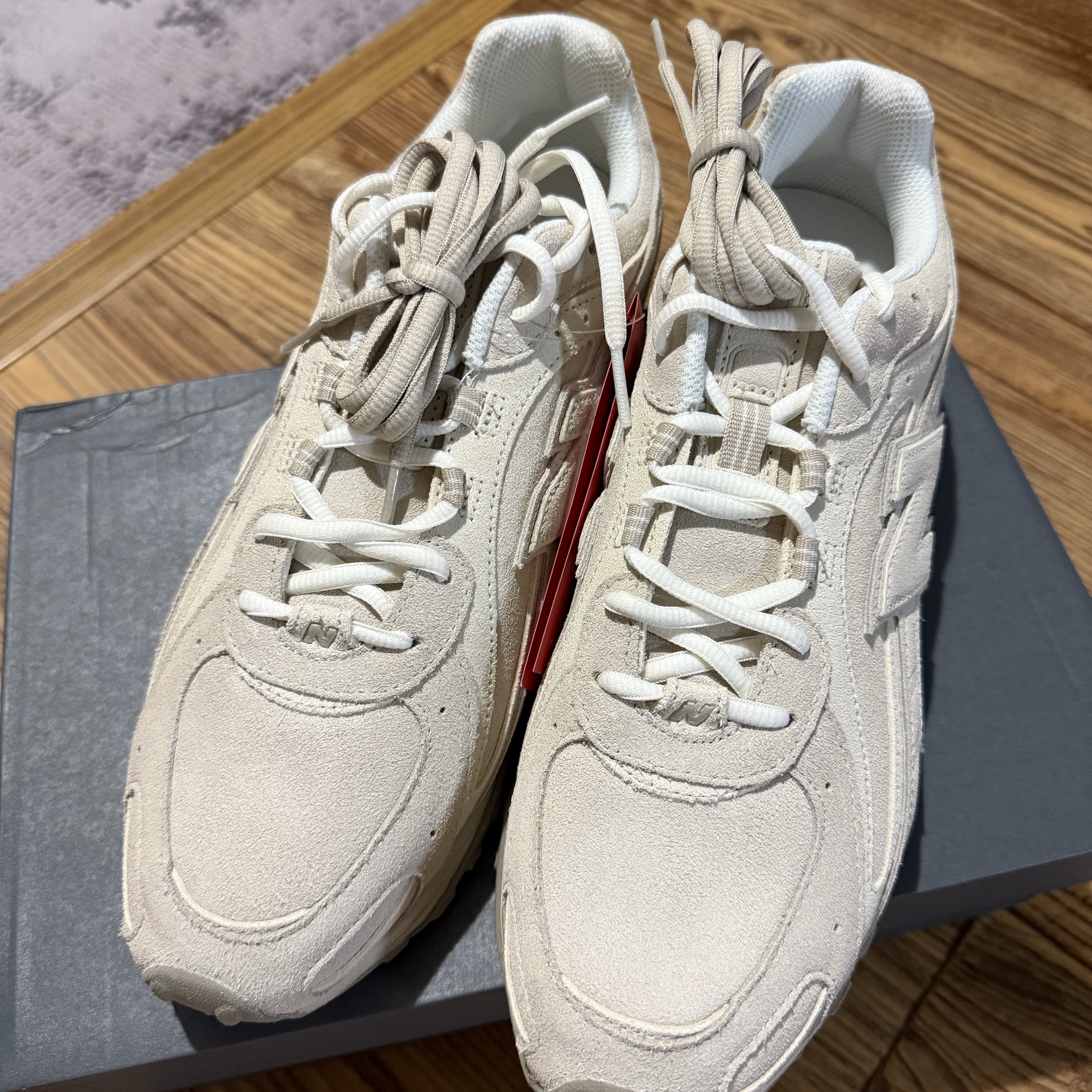 New Balance 204L Timberwolf Linen 착용 스타일 - 1